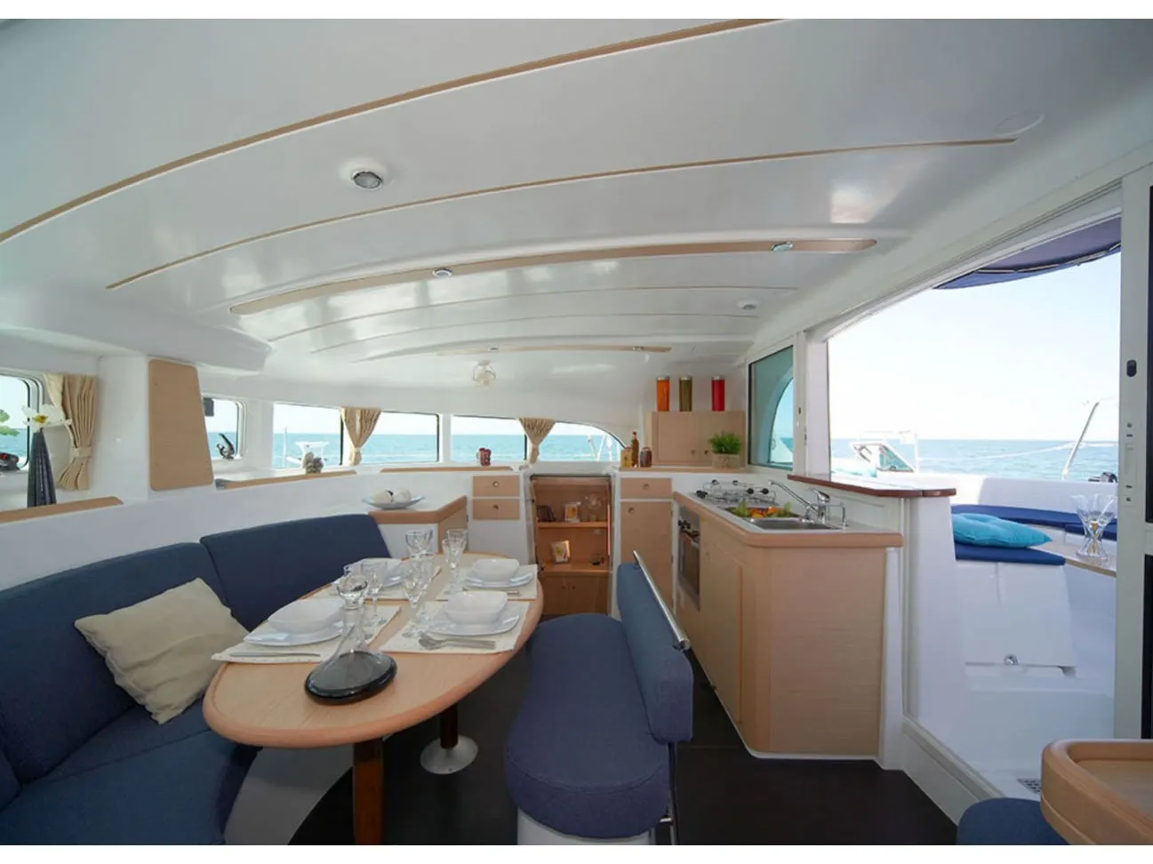 Lagoon 380 S2 Kiss — yacht photo 2