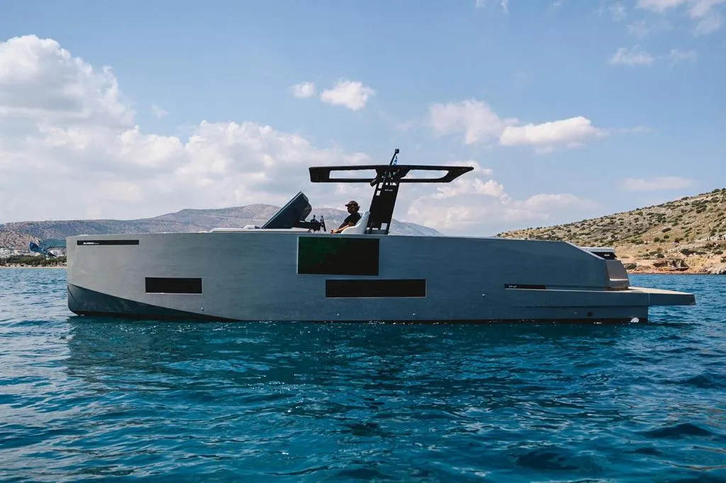 De Antonio D42 Infinity Blue — yacht photo 15