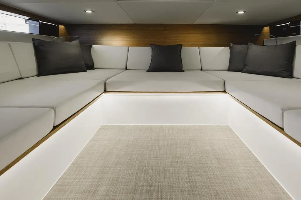 De Antonio D42 Infinity Blue — yacht photo 10
