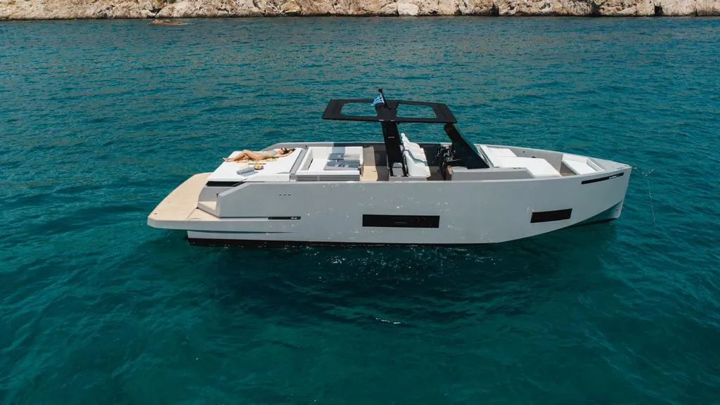 De Antonio D42 Infinity Blue — yacht photo 13