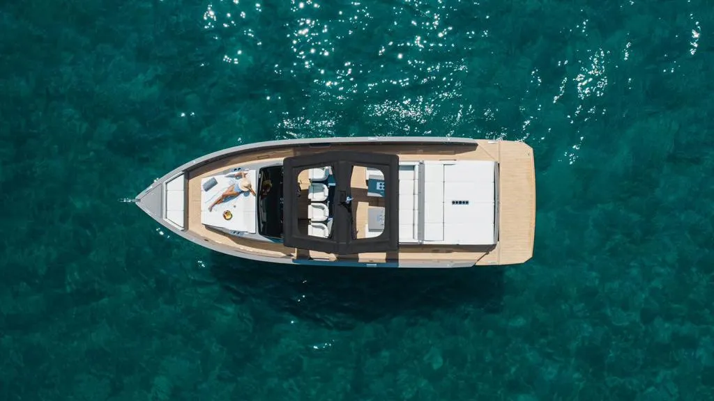 De Antonio D42 Infinity Blue — yacht photo 19