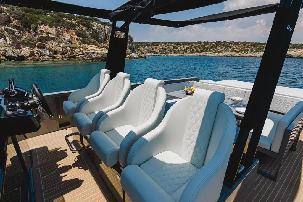De Antonio D42 Infinity Blue — yacht photo 12