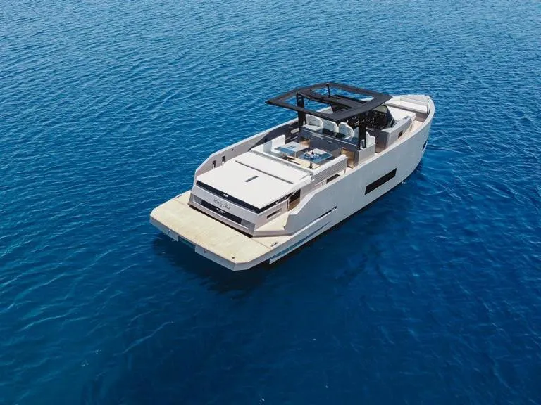 De Antonio D42 Infinity Blue — yacht photo 1