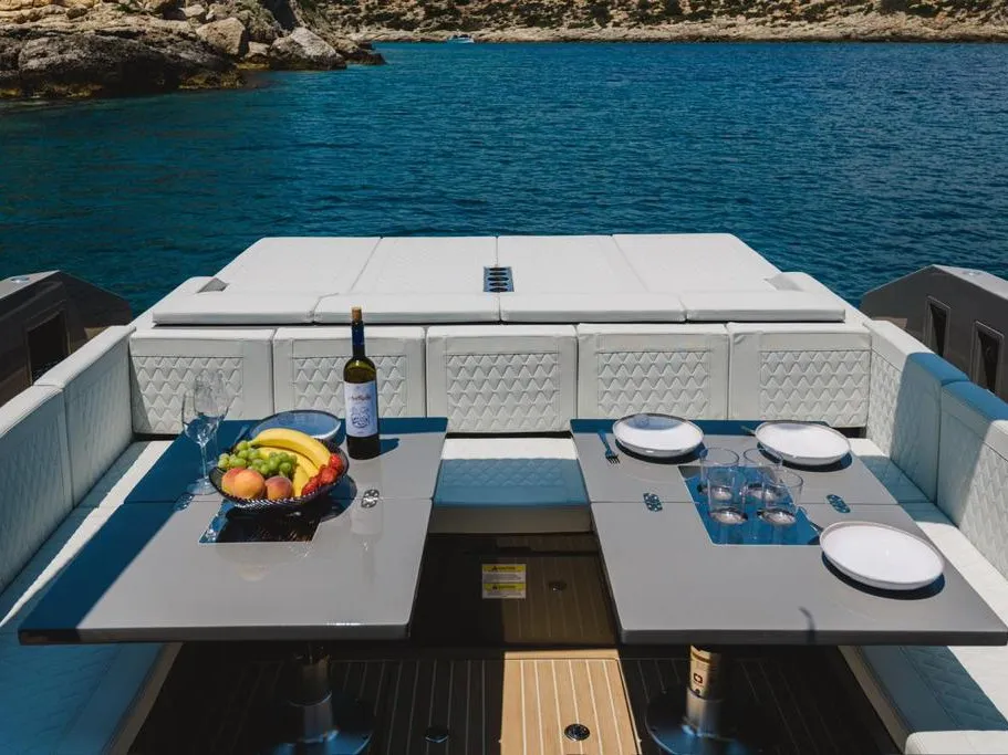 De Antonio D42 Infinity Blue — yacht photo 11