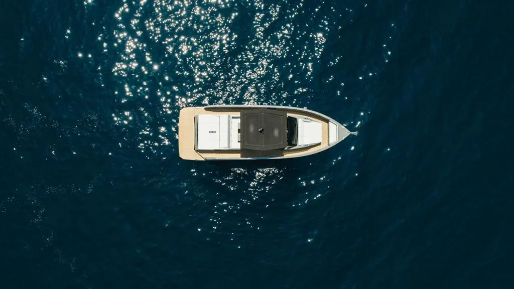 De Antonio D42 Infinity Blue — yacht photo 16