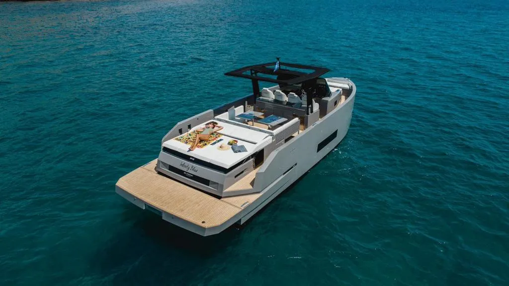 De Antonio D42 Infinity Blue — yacht photo 17
