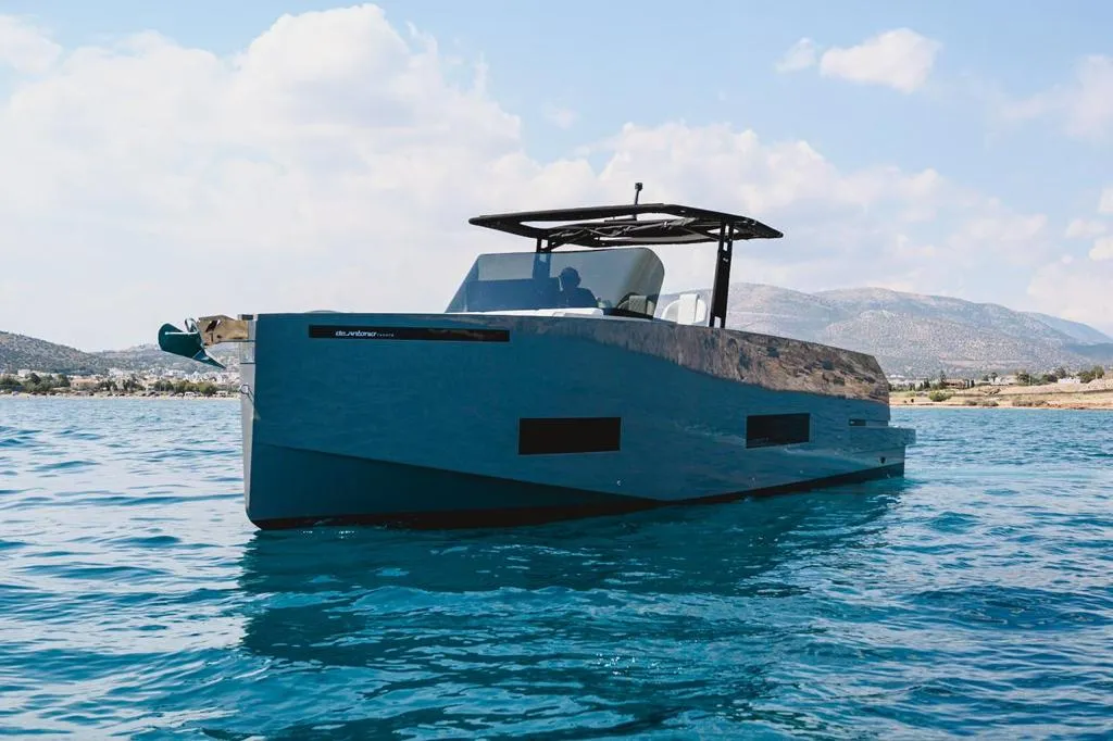 De Antonio D42 Infinity Blue — yacht photo 9