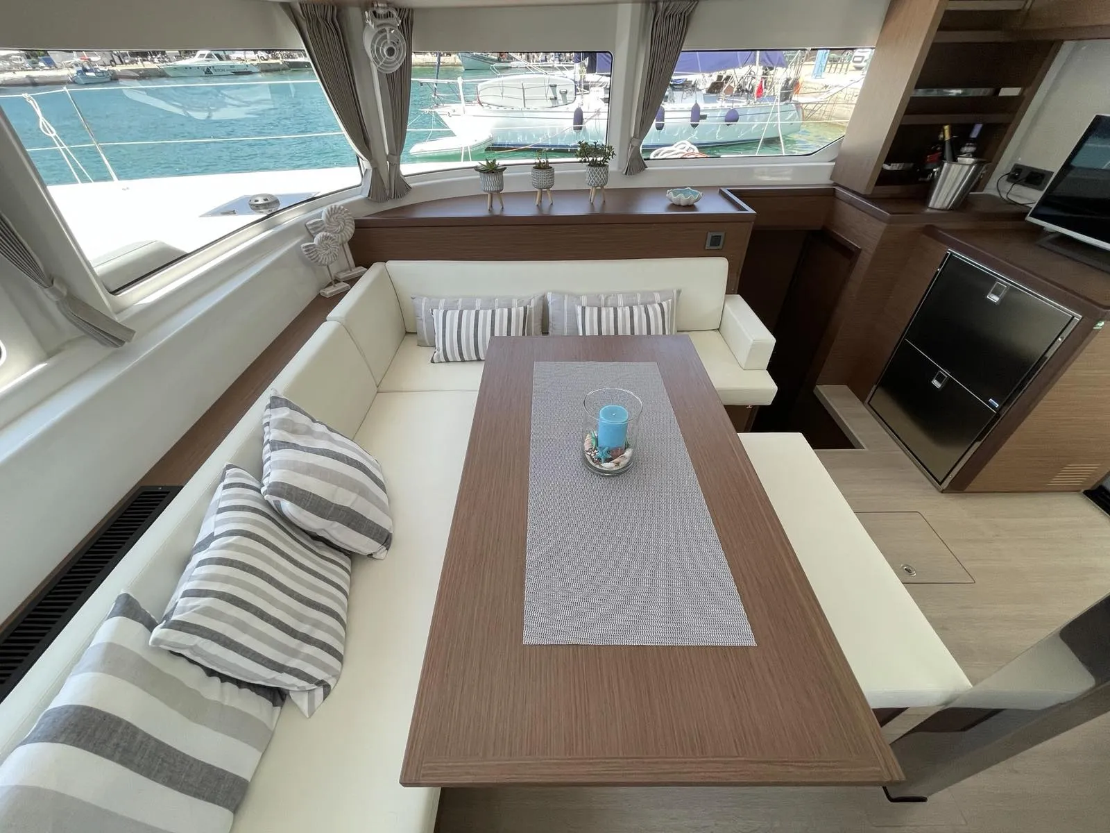 Lagoon 46 Grand Blue — fotografija jahte 43