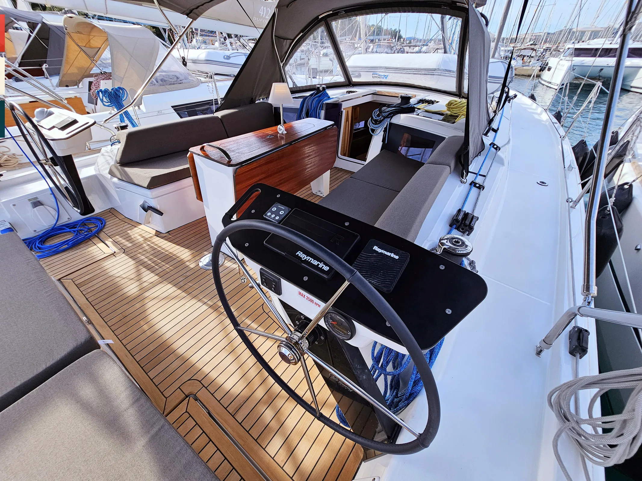 Dufour 41 Kaya (A/C & gen) — fotografia jachty 50