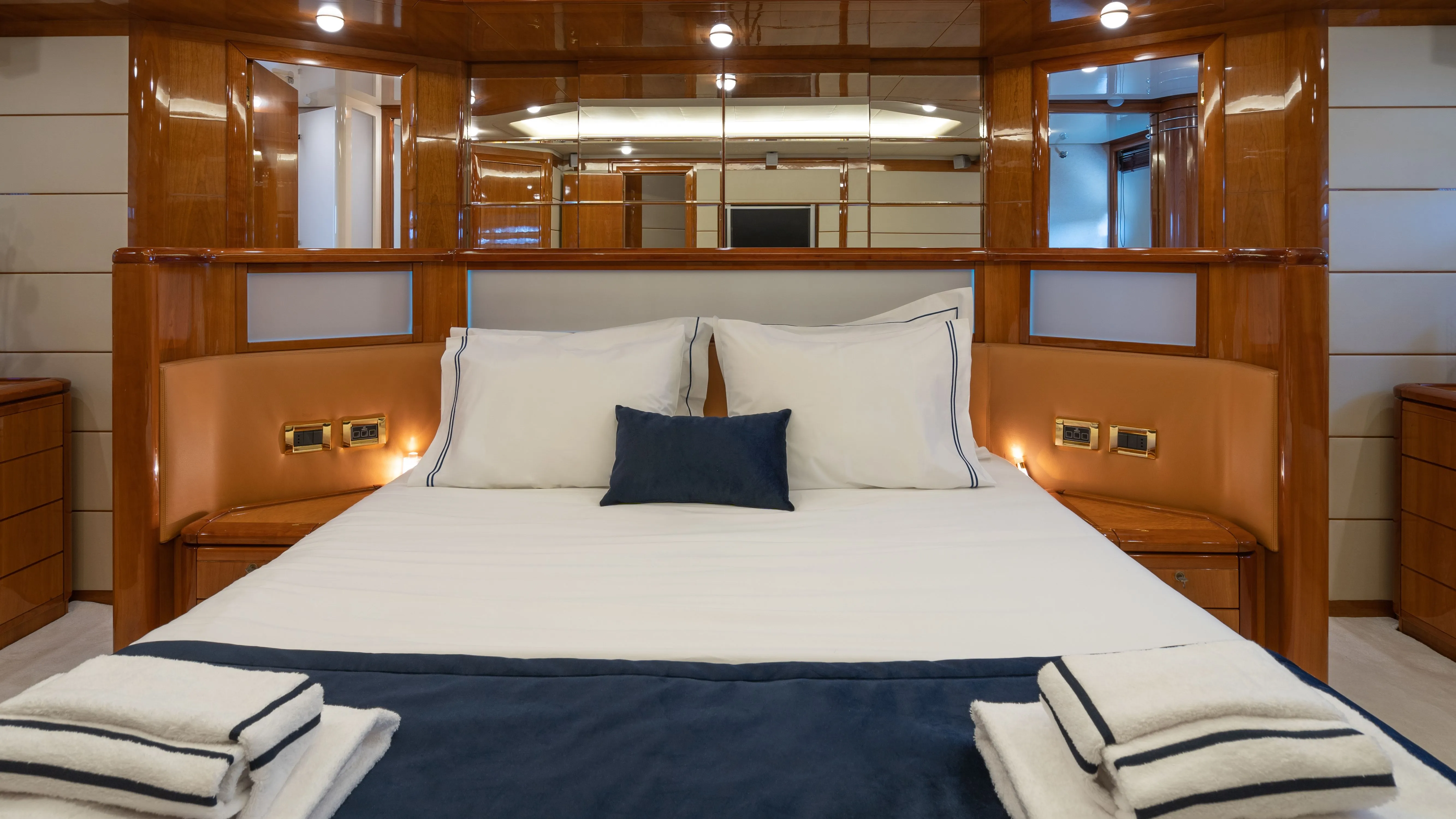Ferretti 880 ESTIA YI — yacht photo 9