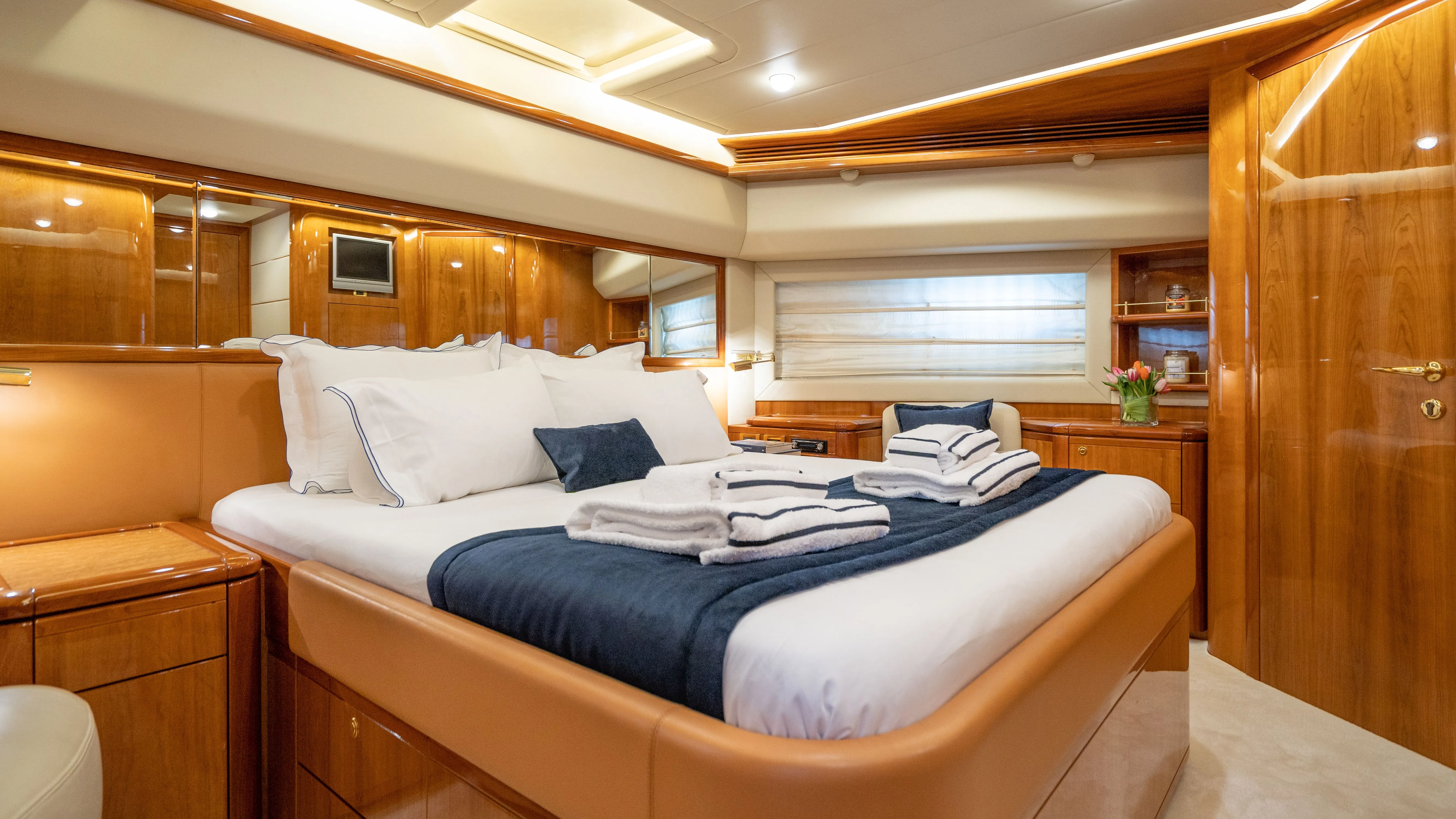 Ferretti 880 ESTIA YI — yacht photo 3