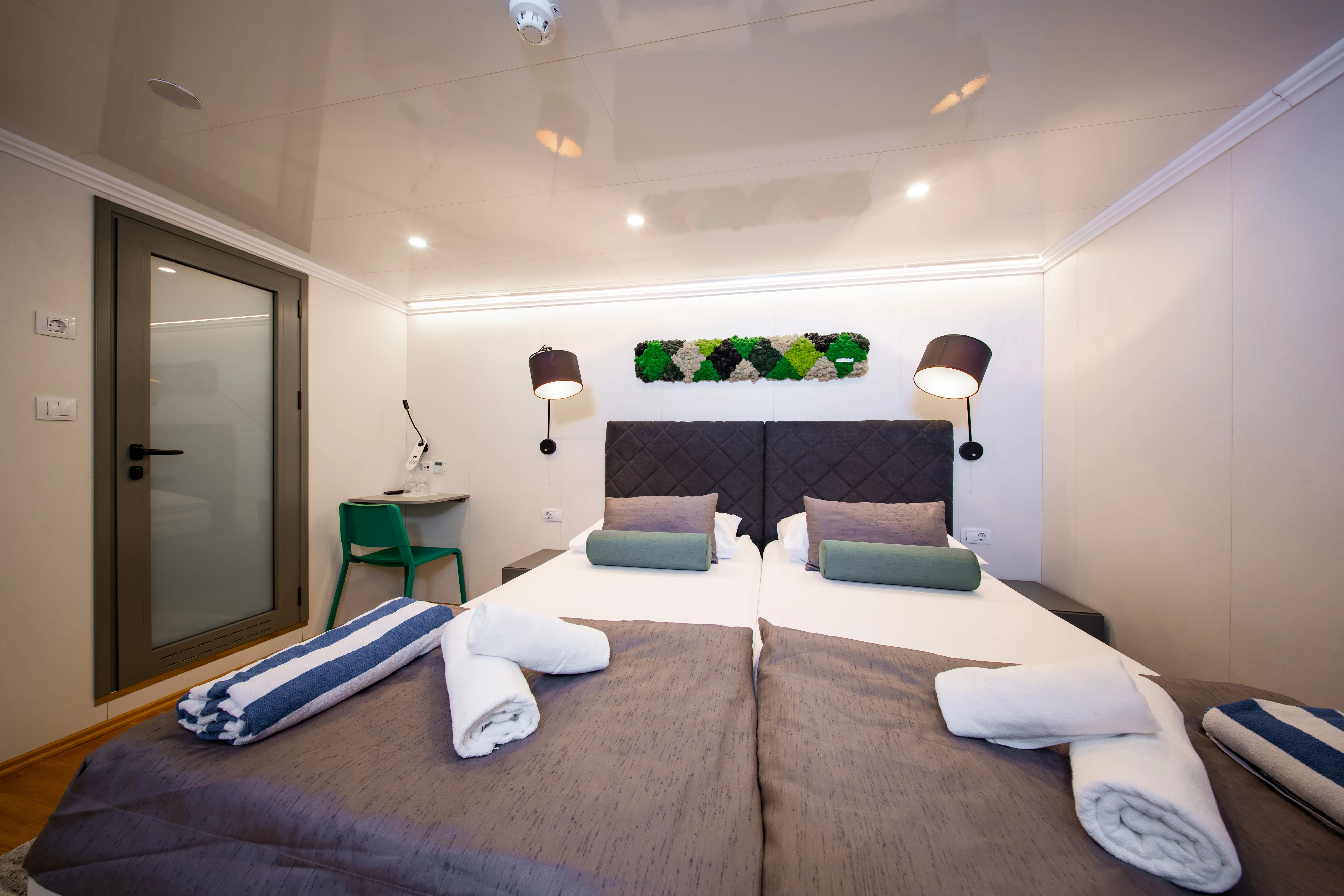 Luxury Motor Yacht Antaris — yacht photo 60