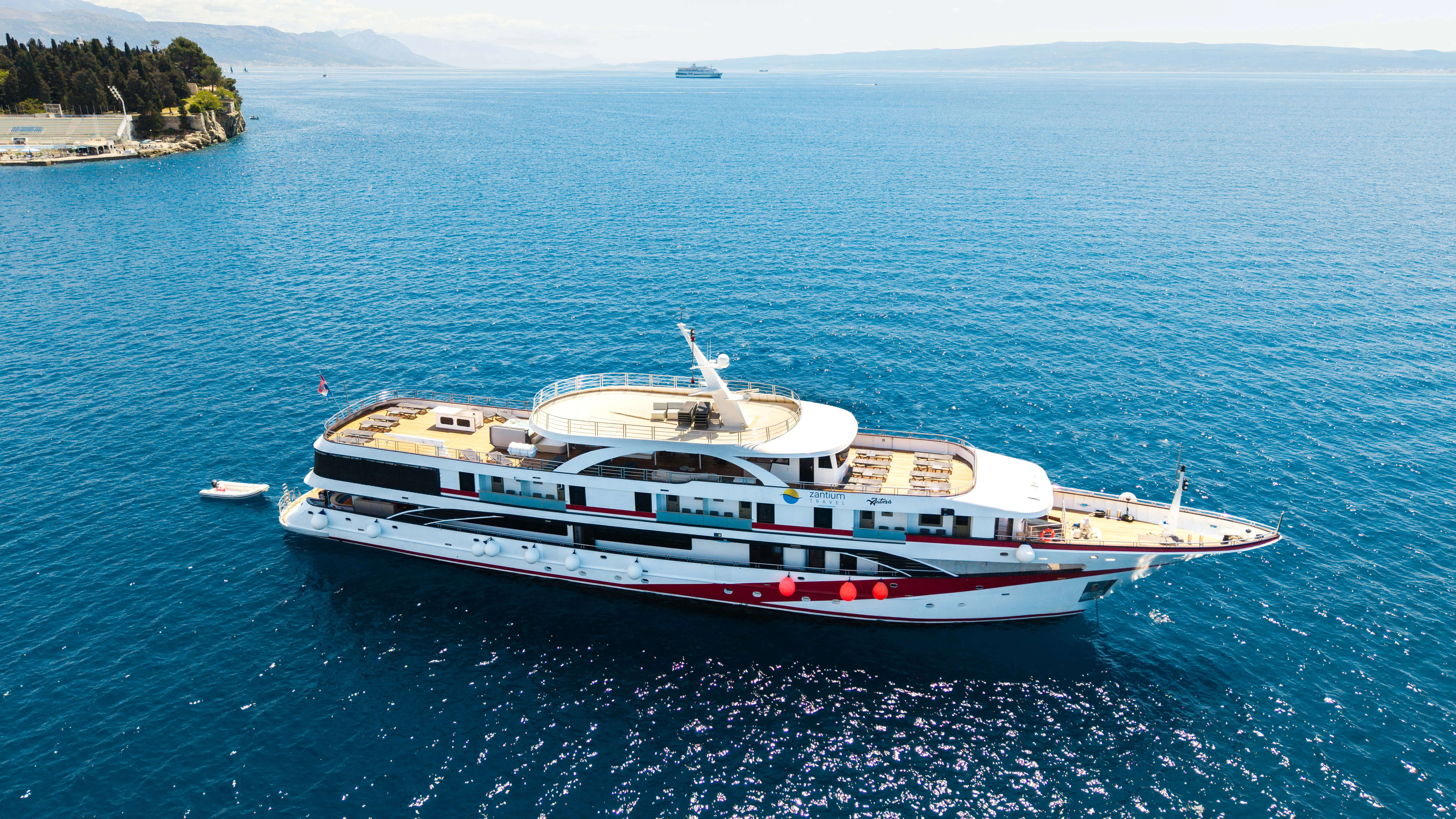 Luxury Motor Yacht Antaris — yacht photo 11