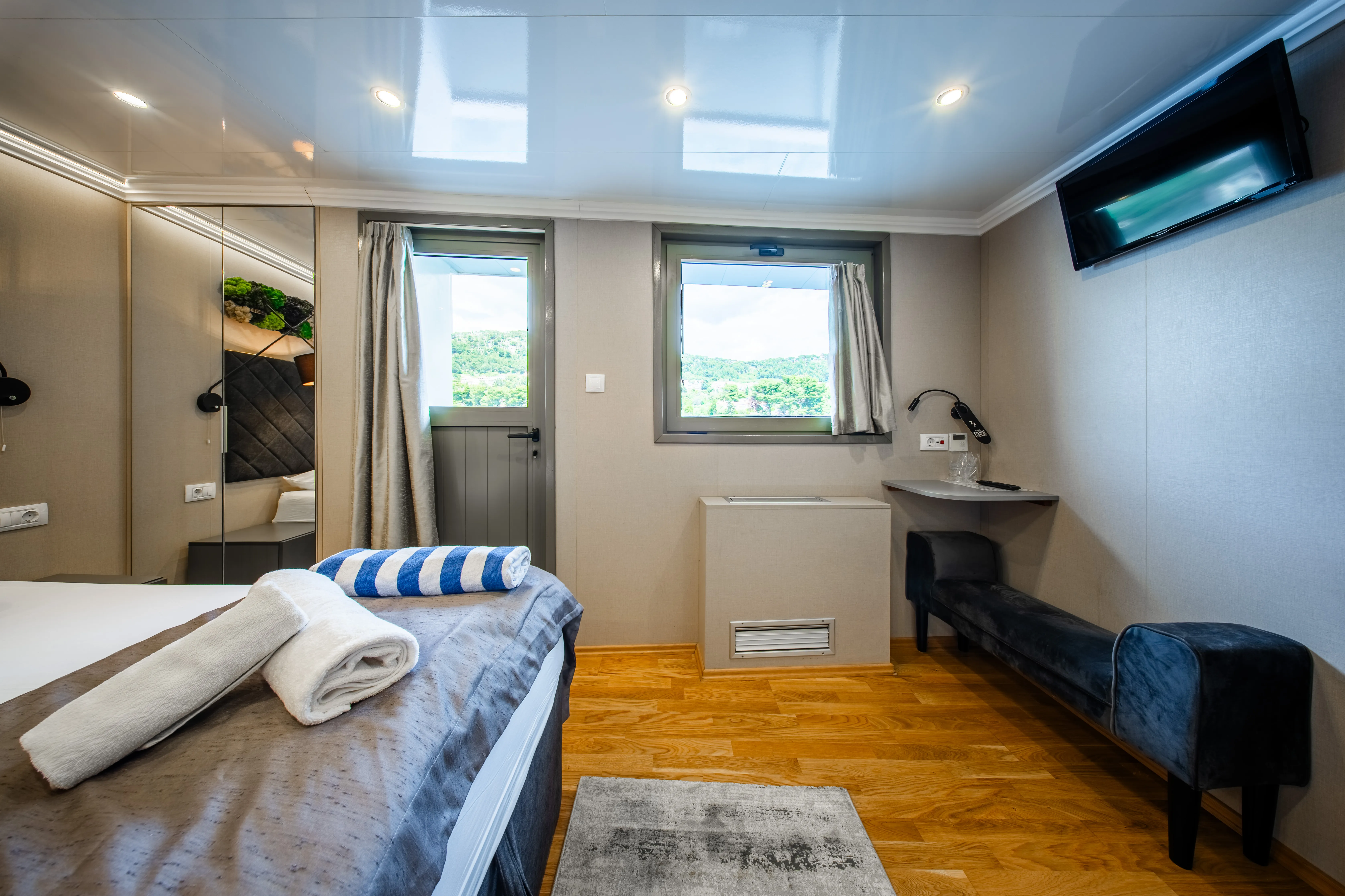 Luxury Motor Yacht Antaris — yacht photo 26