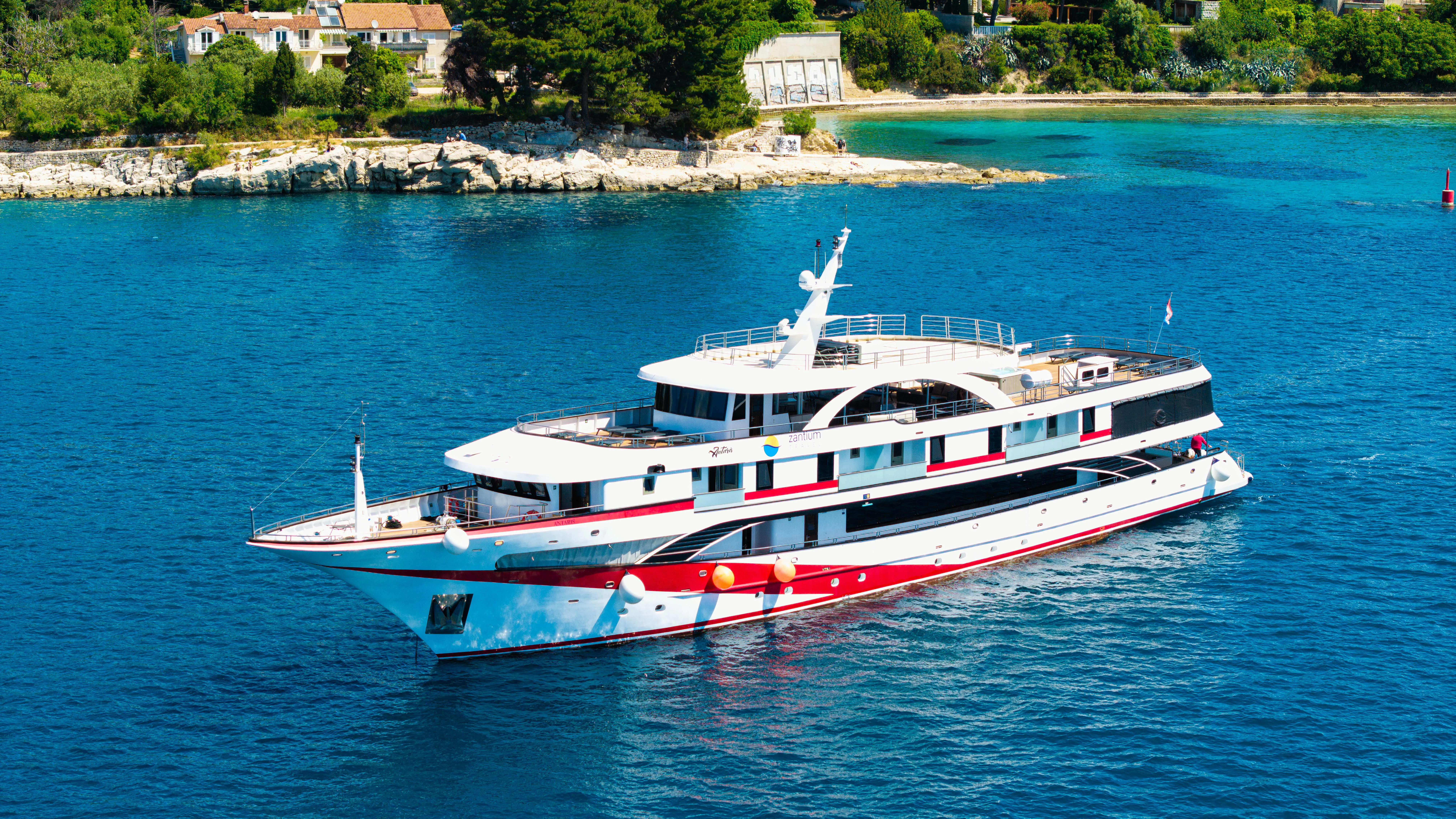 Luxury Motor Yacht Antaris — yacht photo 69