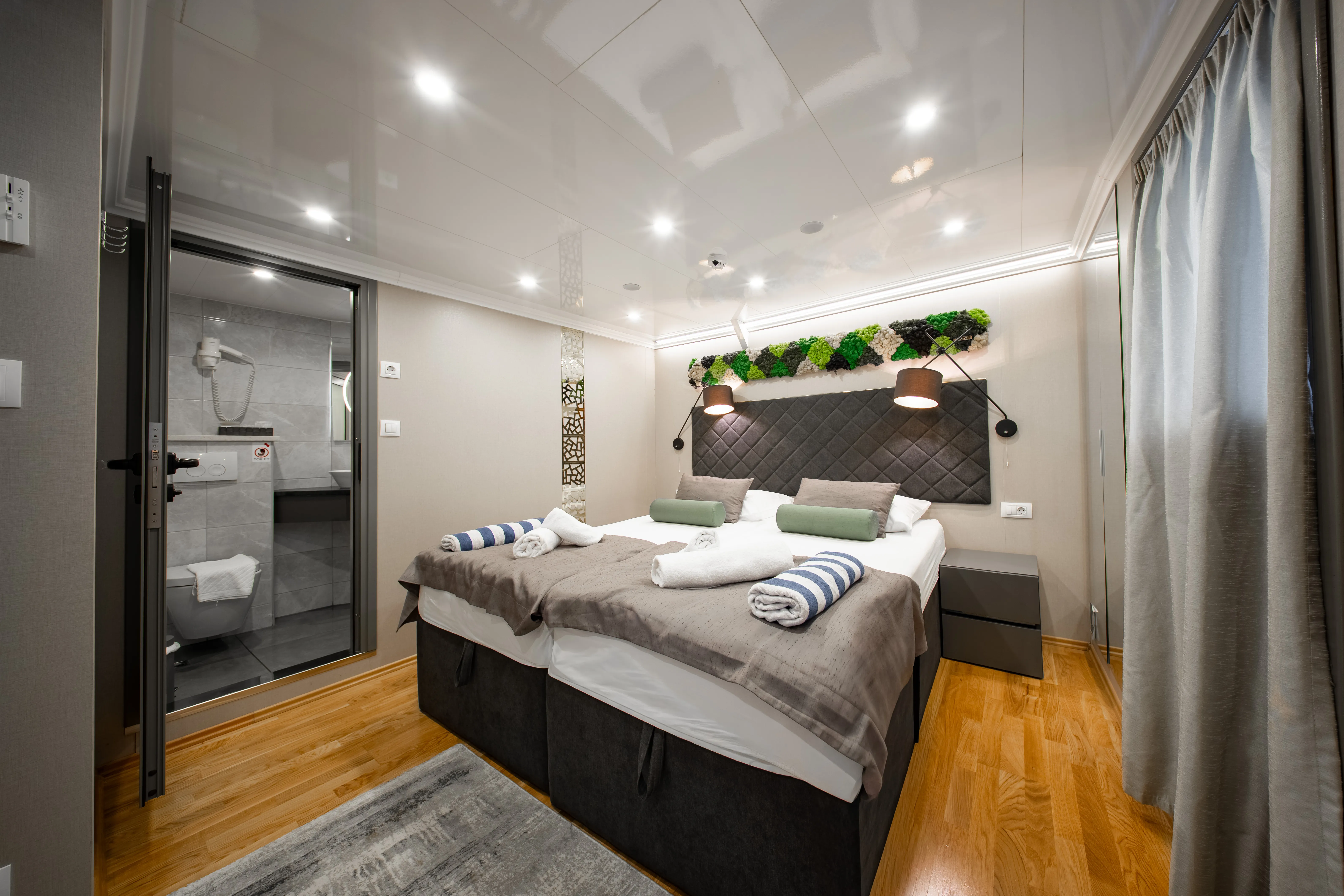 Luxury Motor Yacht Antaris — yacht photo 2