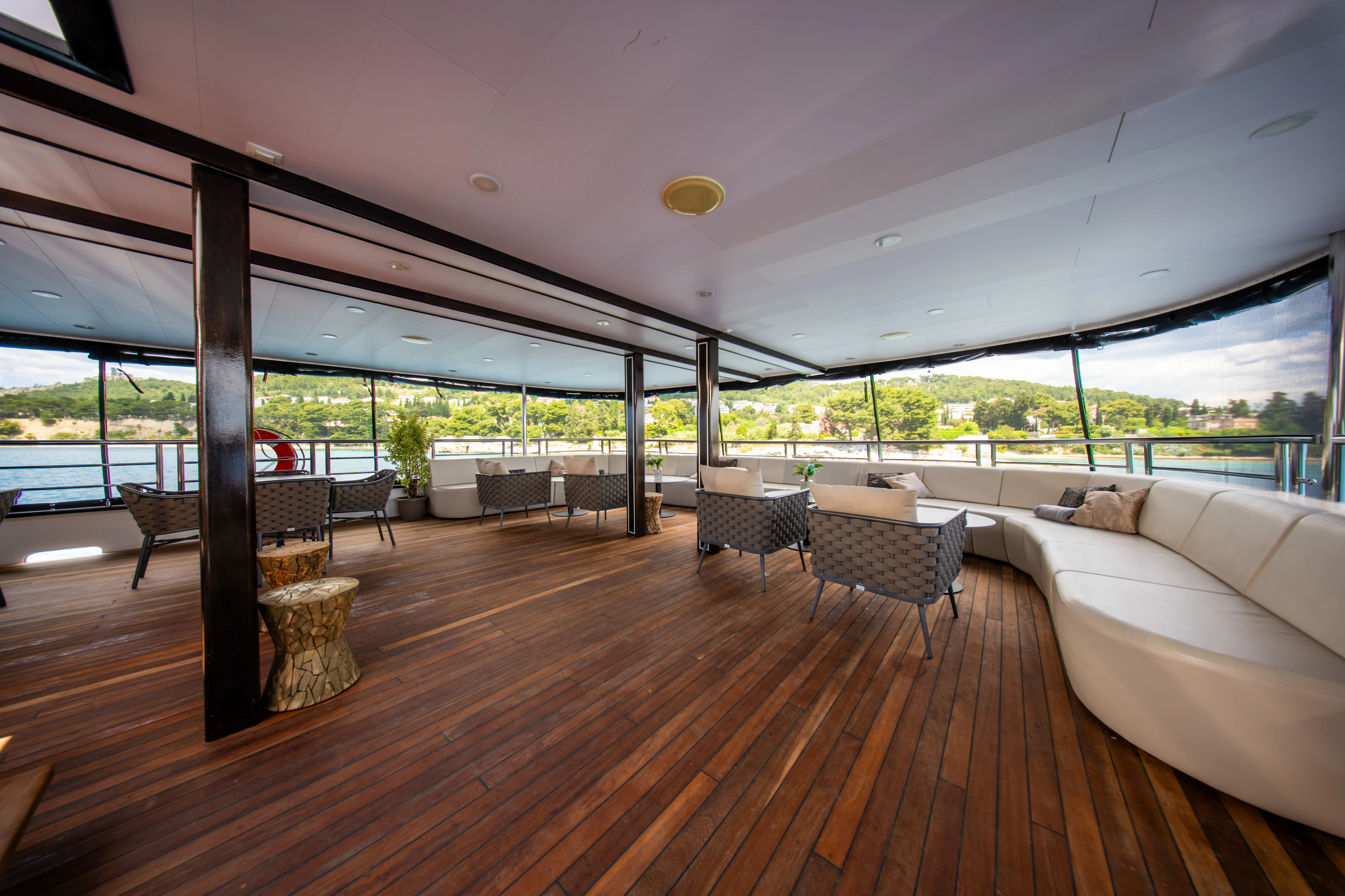 Luxury Motor Yacht Antaris — yacht photo 32