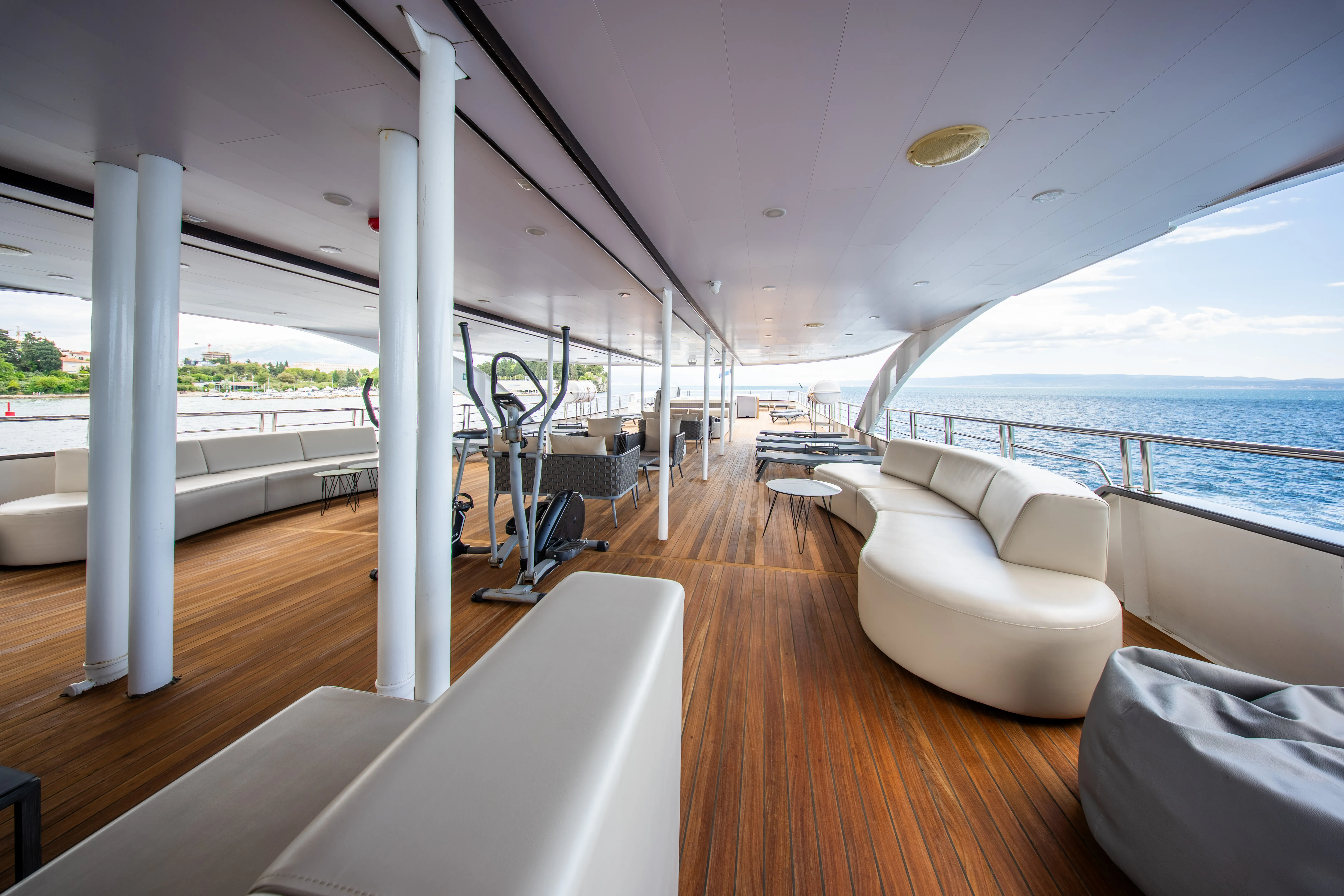 Luxury Motor Yacht Antaris — yacht photo 23