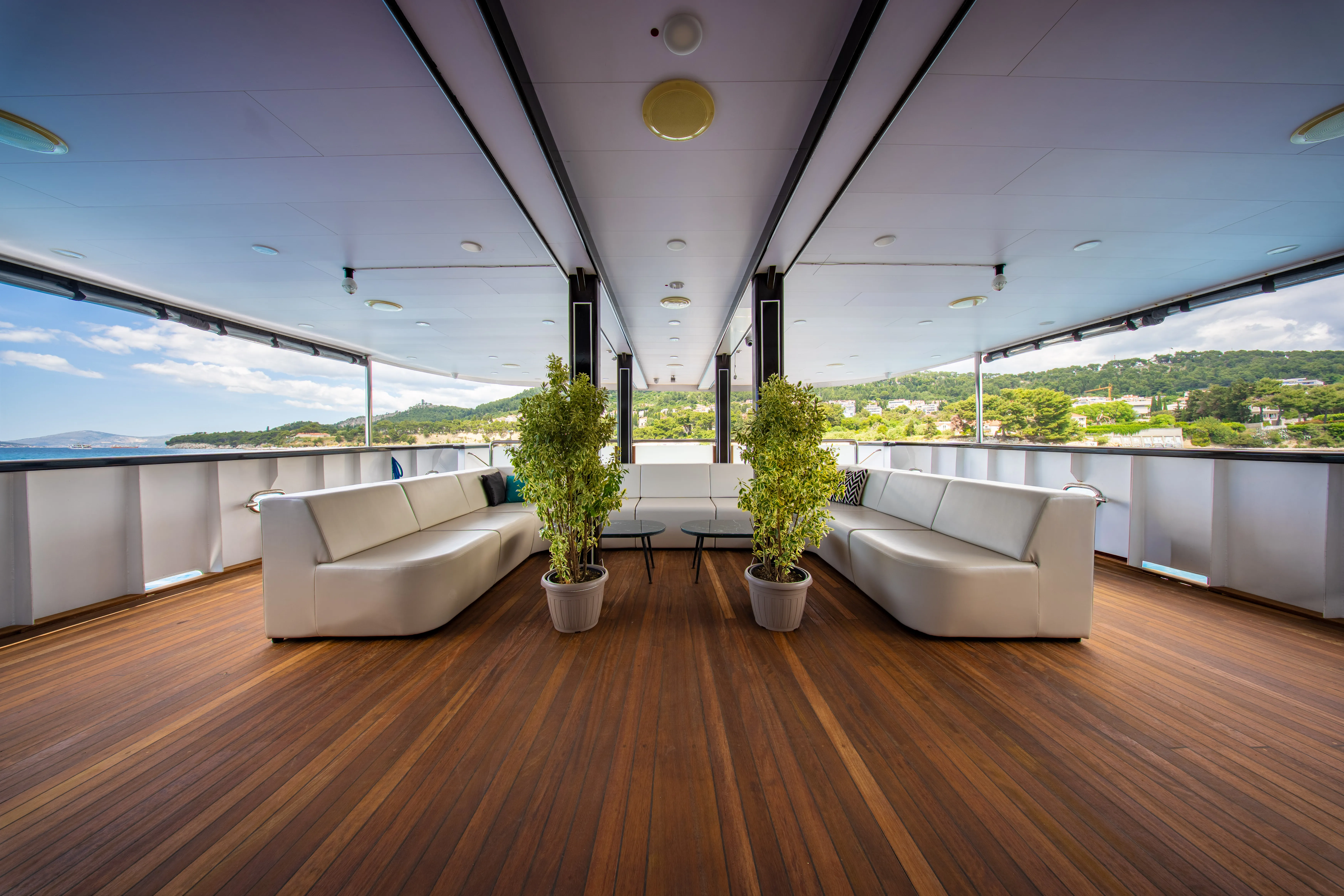 Luxury Motor Yacht Antaris — yacht photo 5