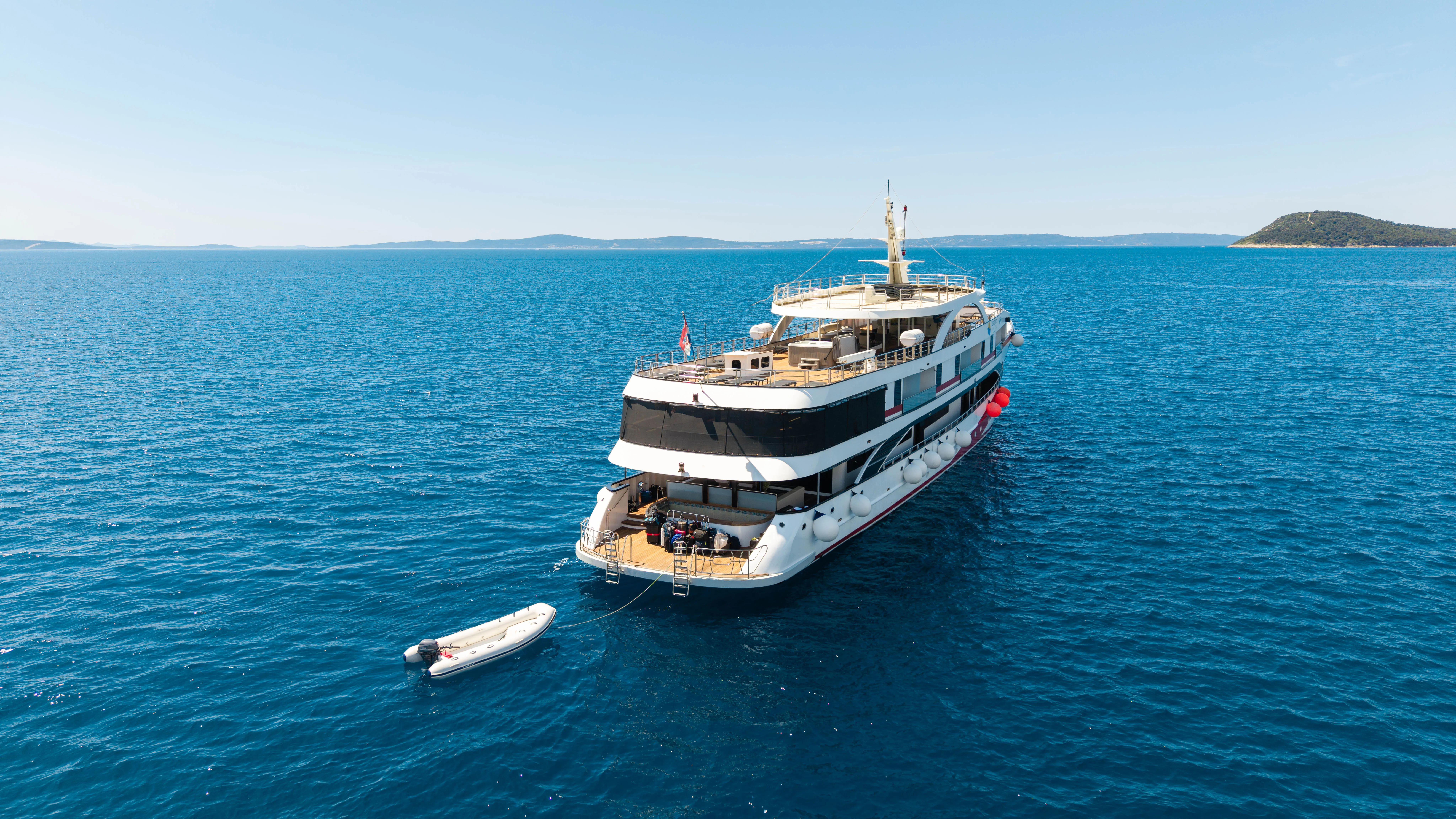 Luxury Motor Yacht Antaris — yacht photo 20