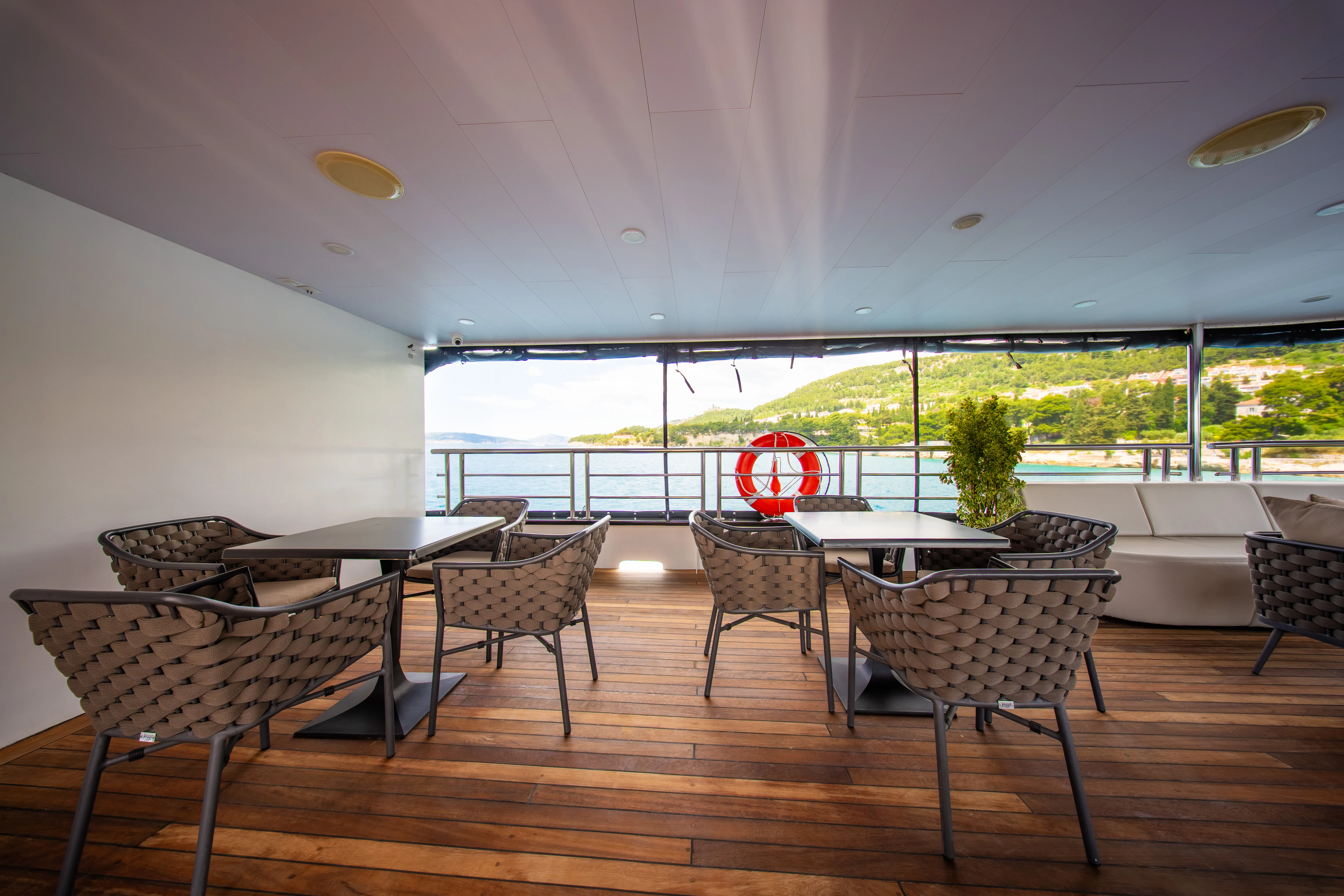 Luxury Motor Yacht Antaris — yacht photo 6
