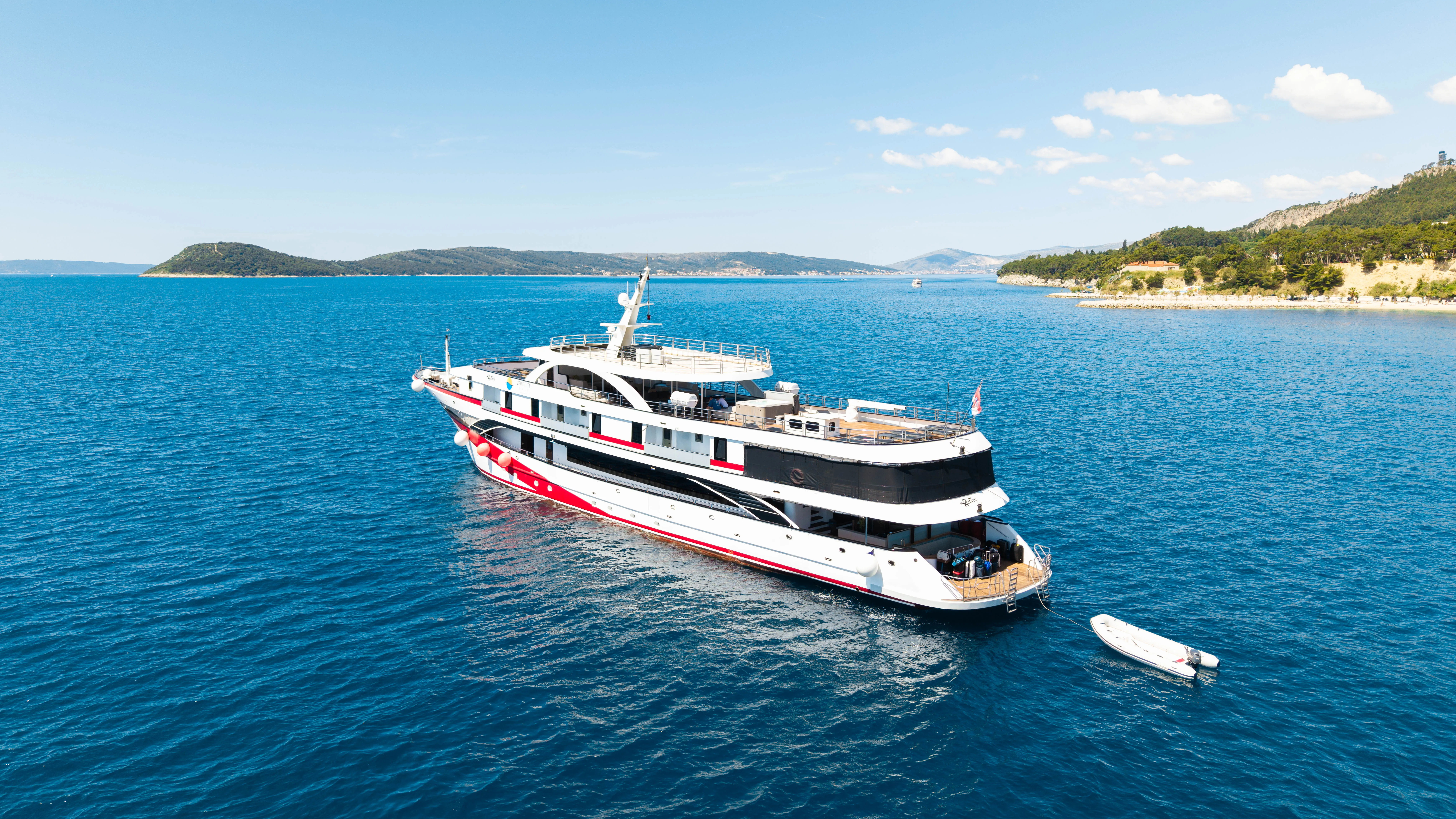 Luxury Motor Yacht Antaris — yacht photo 14
