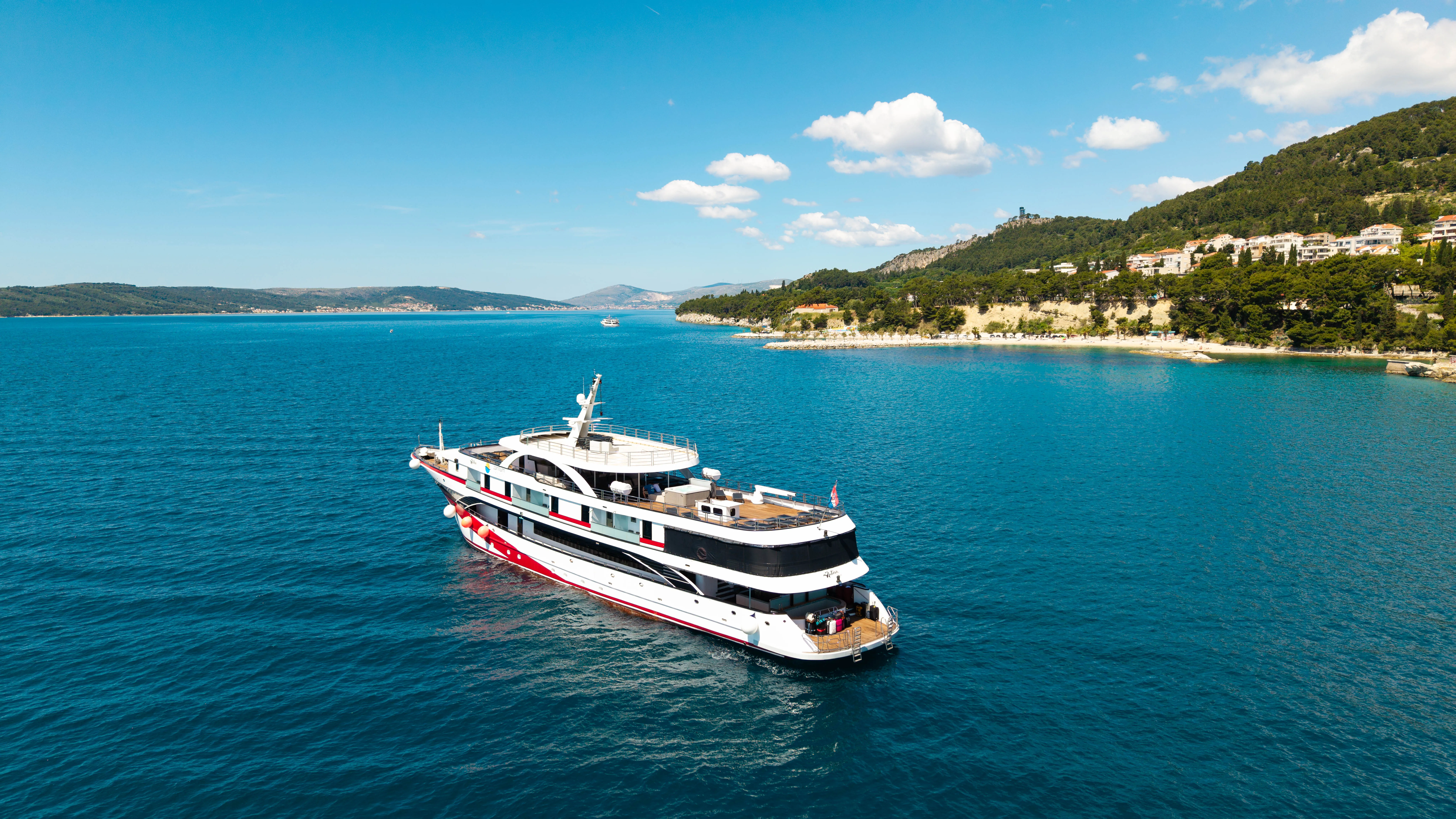 Luxury Motor Yacht Antaris — yacht photo 31