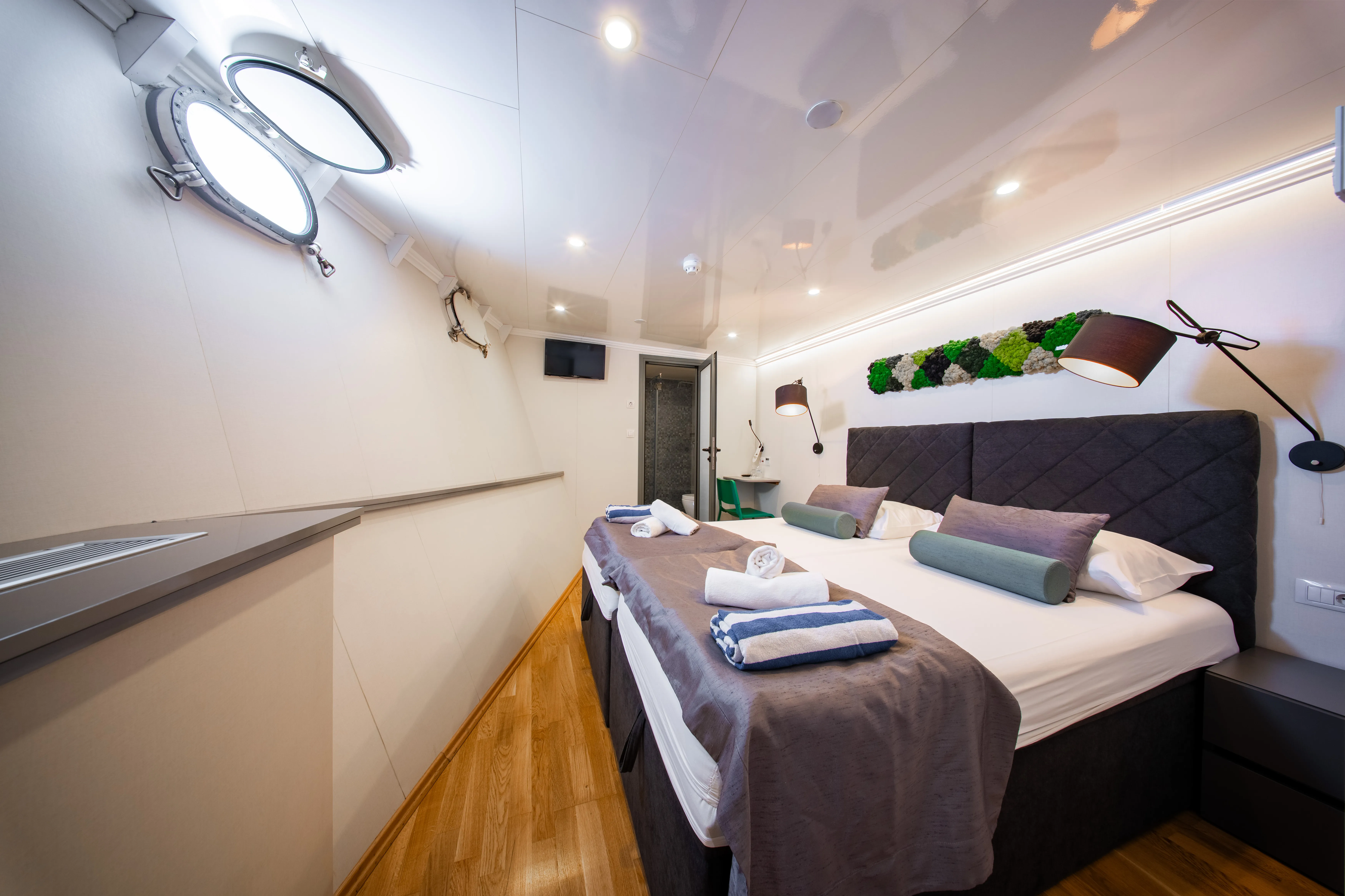Luxury Motor Yacht Antaris — yacht photo 13