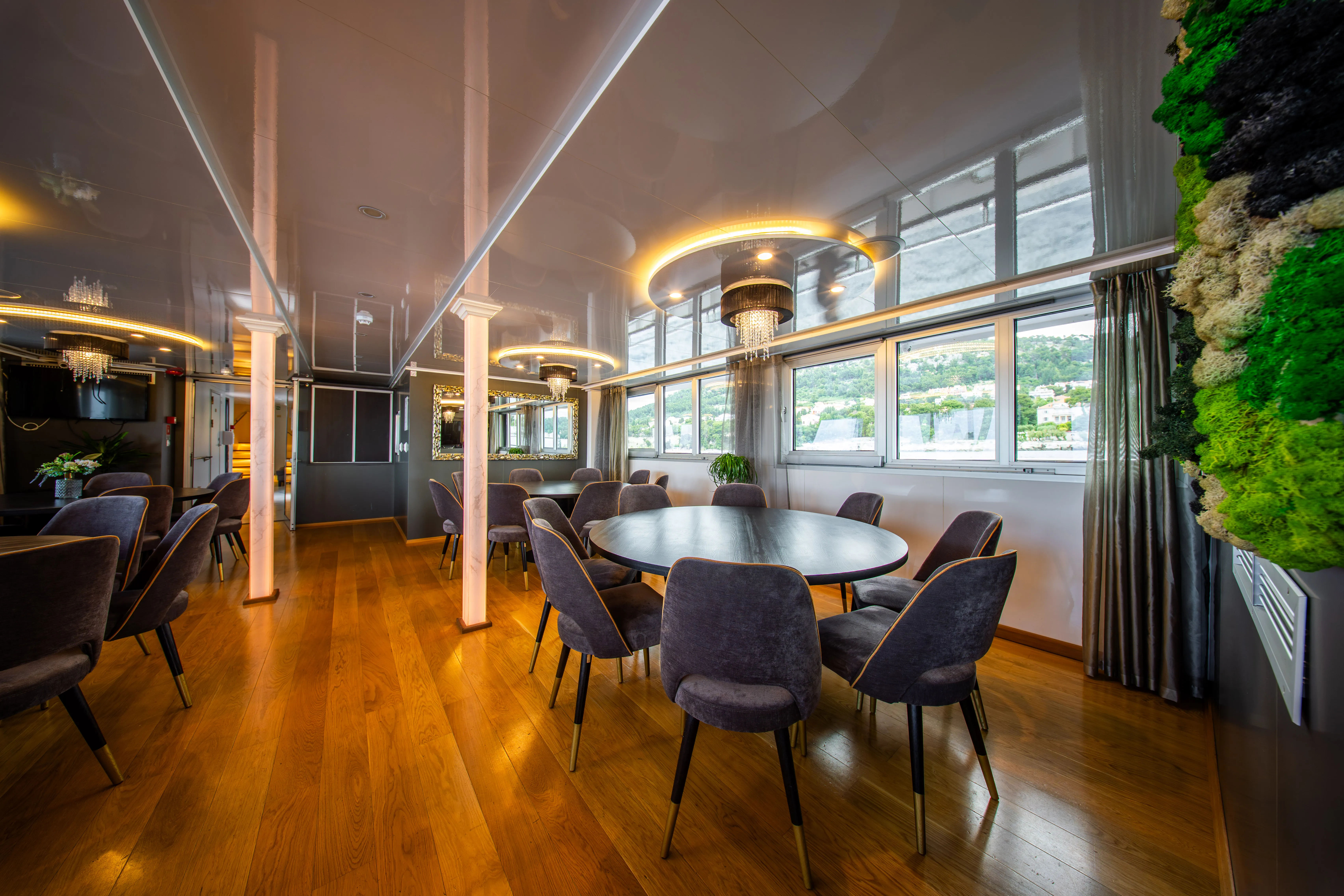 Luxury Motor Yacht Antaris — yacht photo 8
