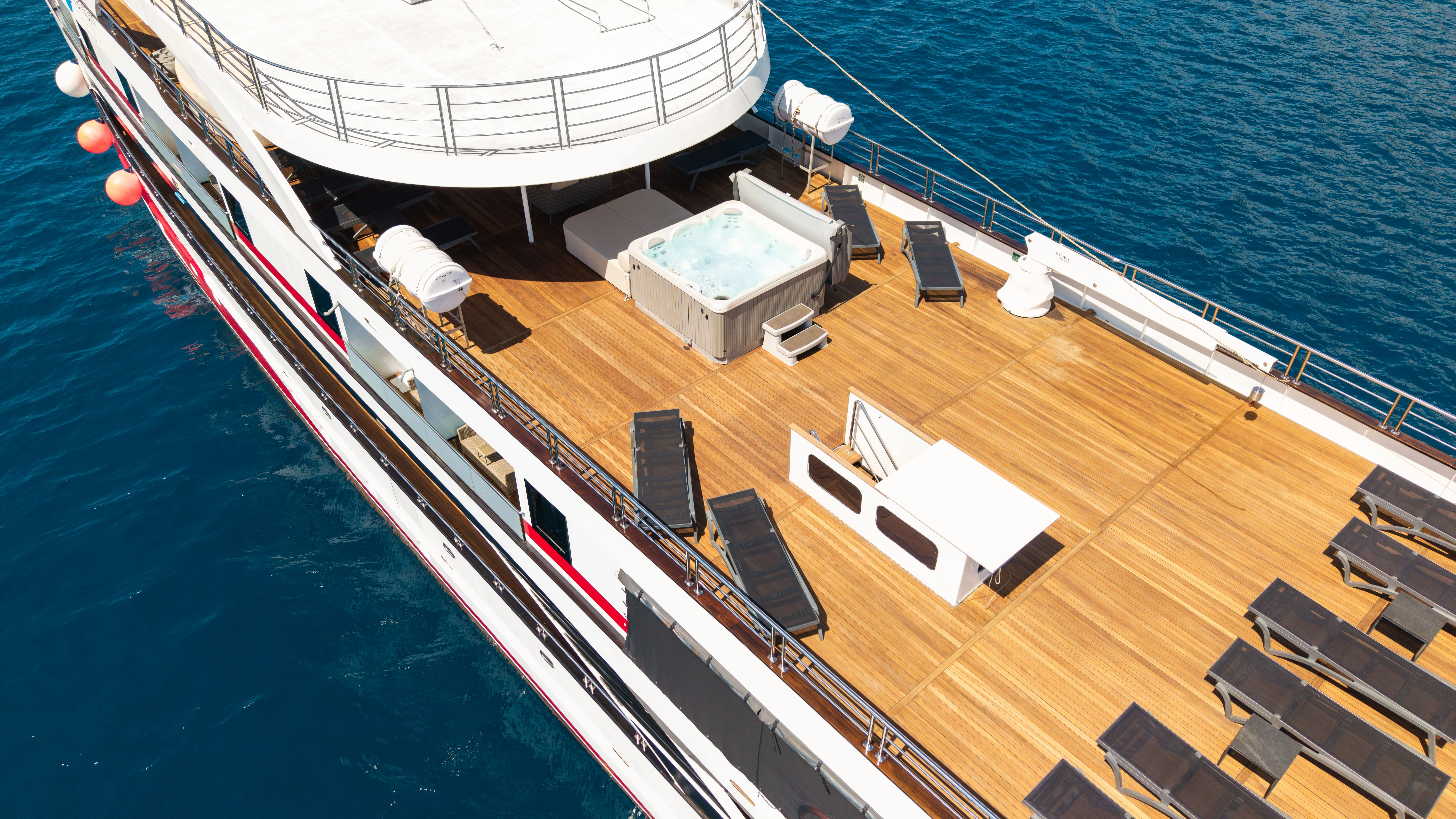 Luxury Motor Yacht Antaris — yacht photo 17