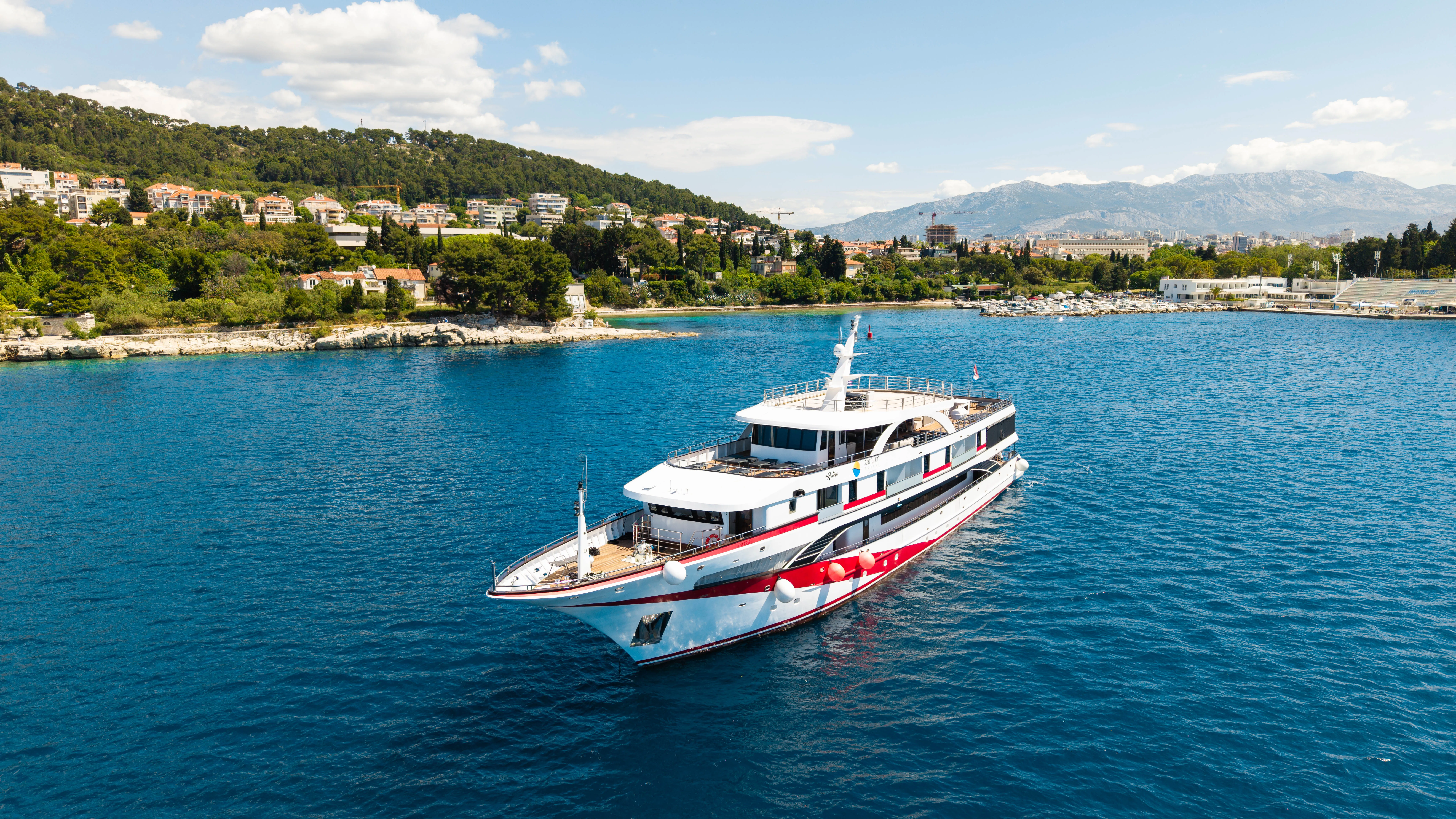Luxury Motor Yacht Antaris — yacht photo 21