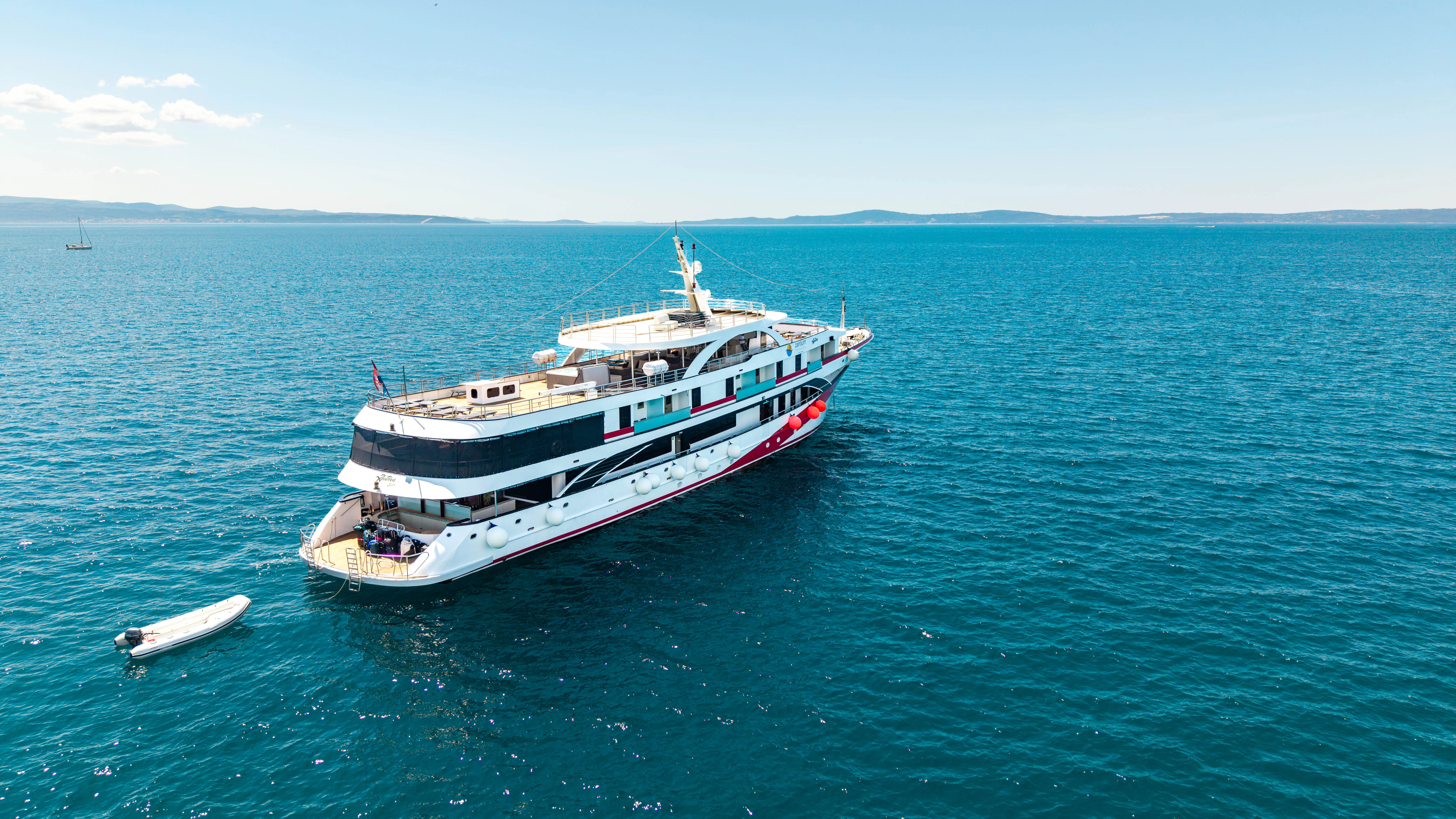 Luxury Motor Yacht Antaris — yacht photo 62