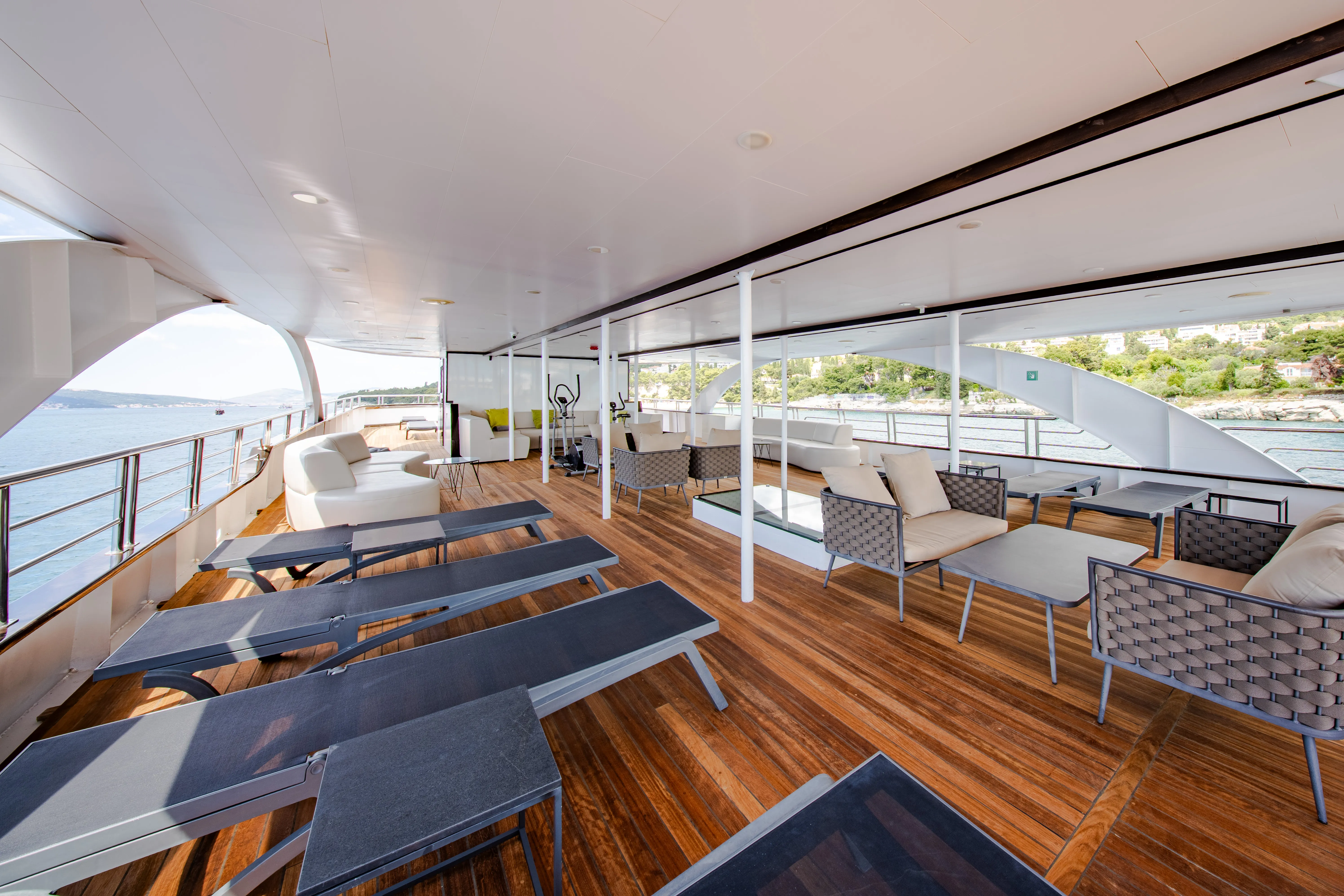 Luxury Motor Yacht Antaris — yacht photo 49