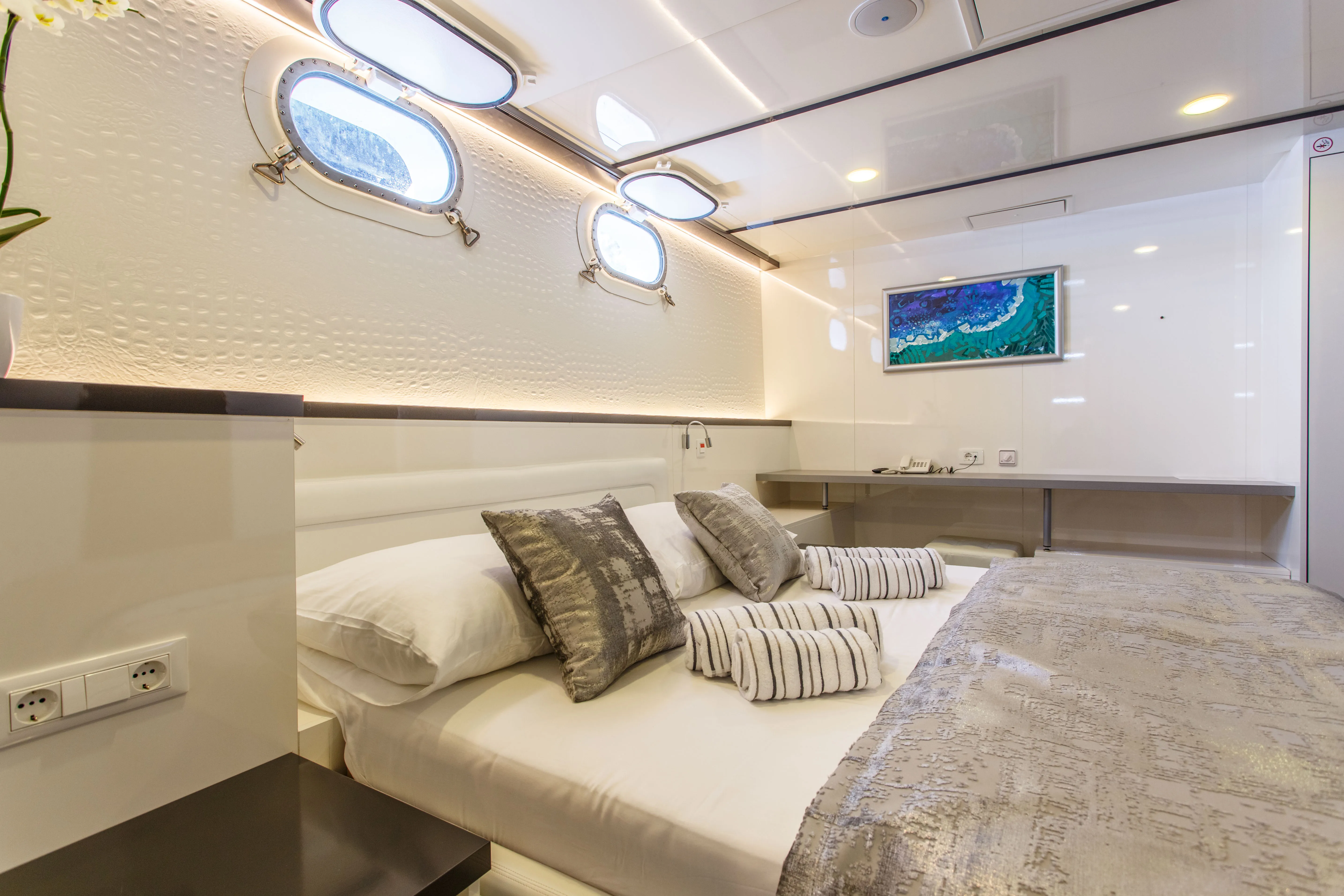 Luxury Motor Yacht Ban — yacht photo 19