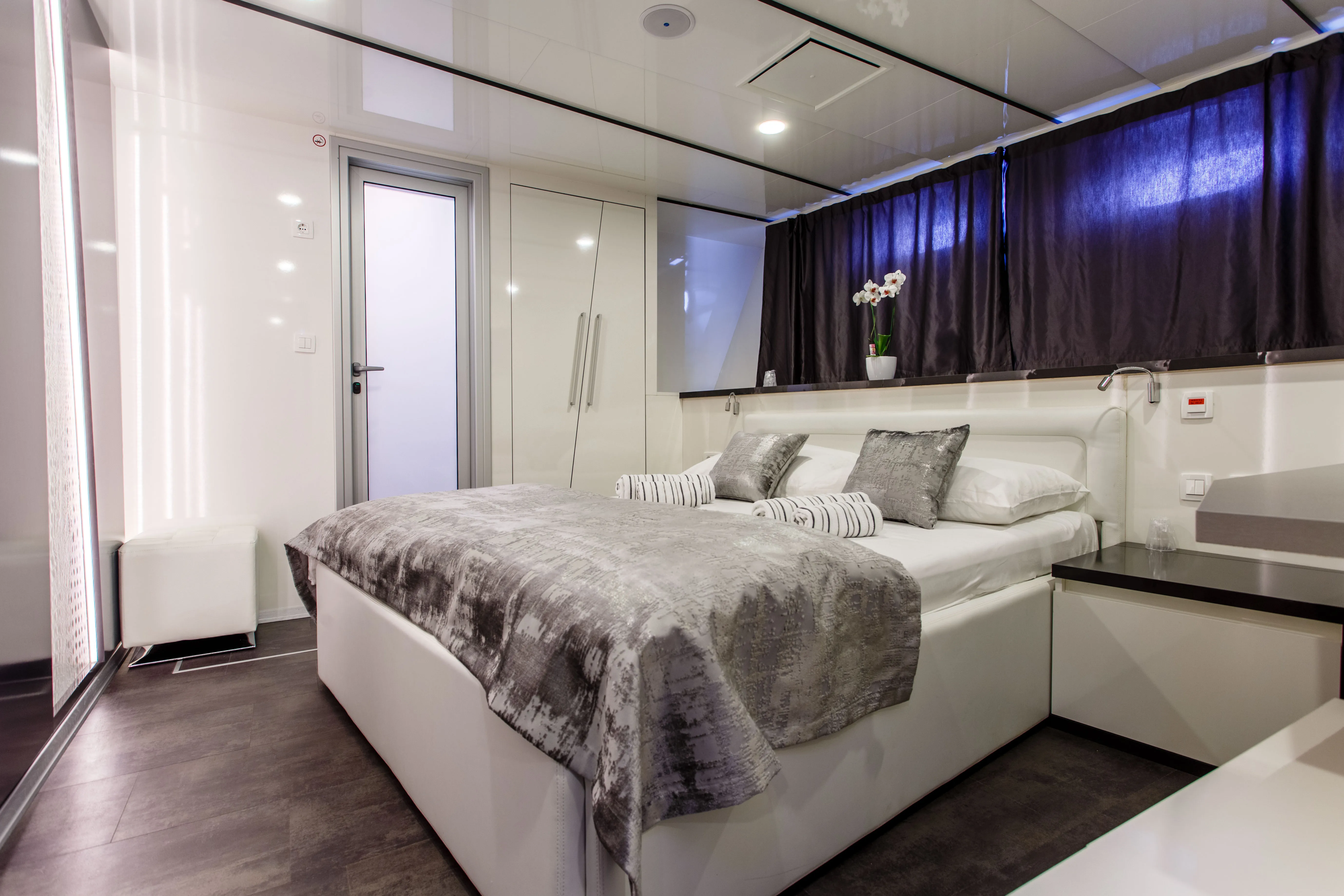 Luxury Motor Yacht Ban — yacht photo 9