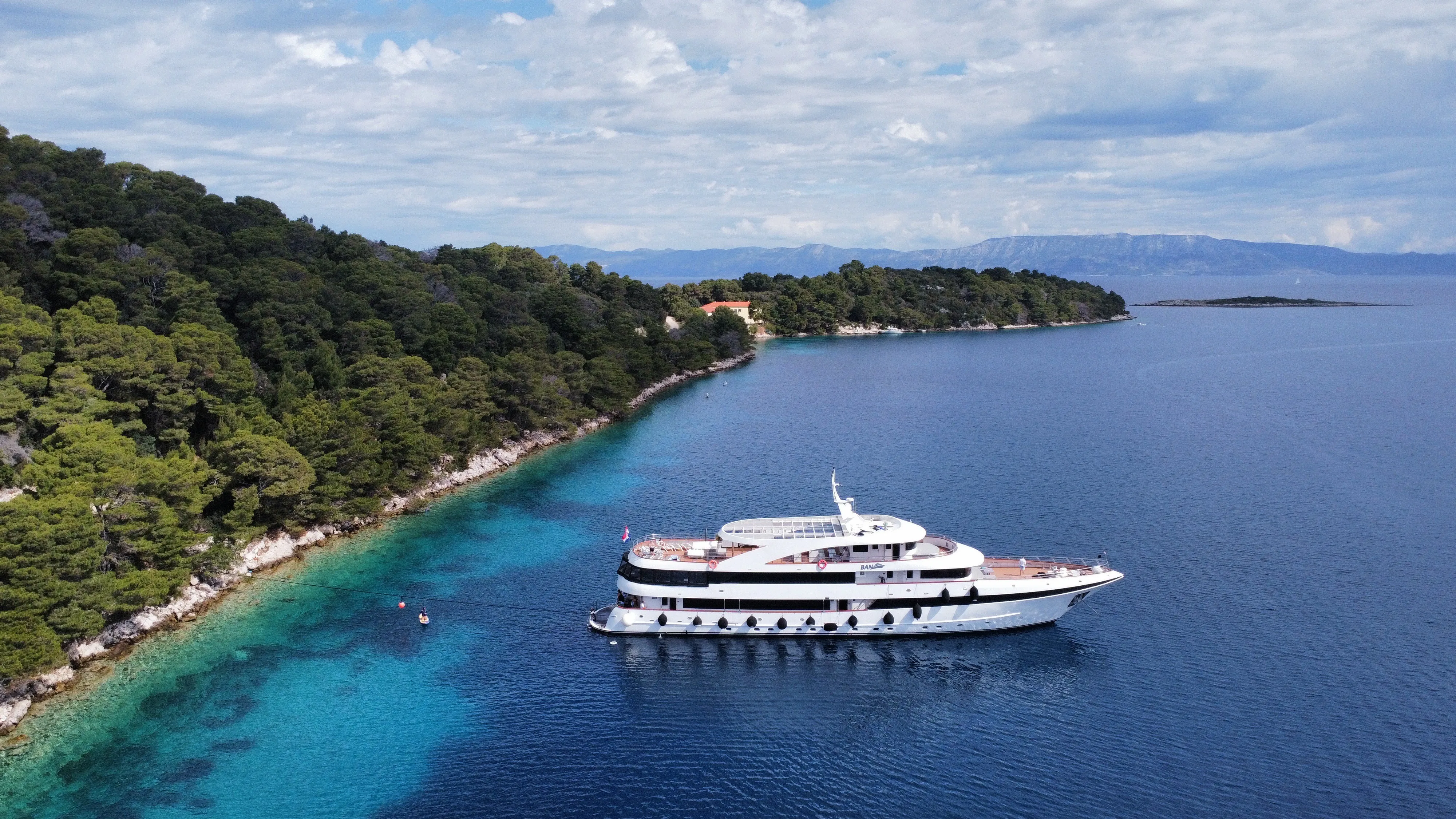 Luxury Motor Yacht Ban — yacht photo 45