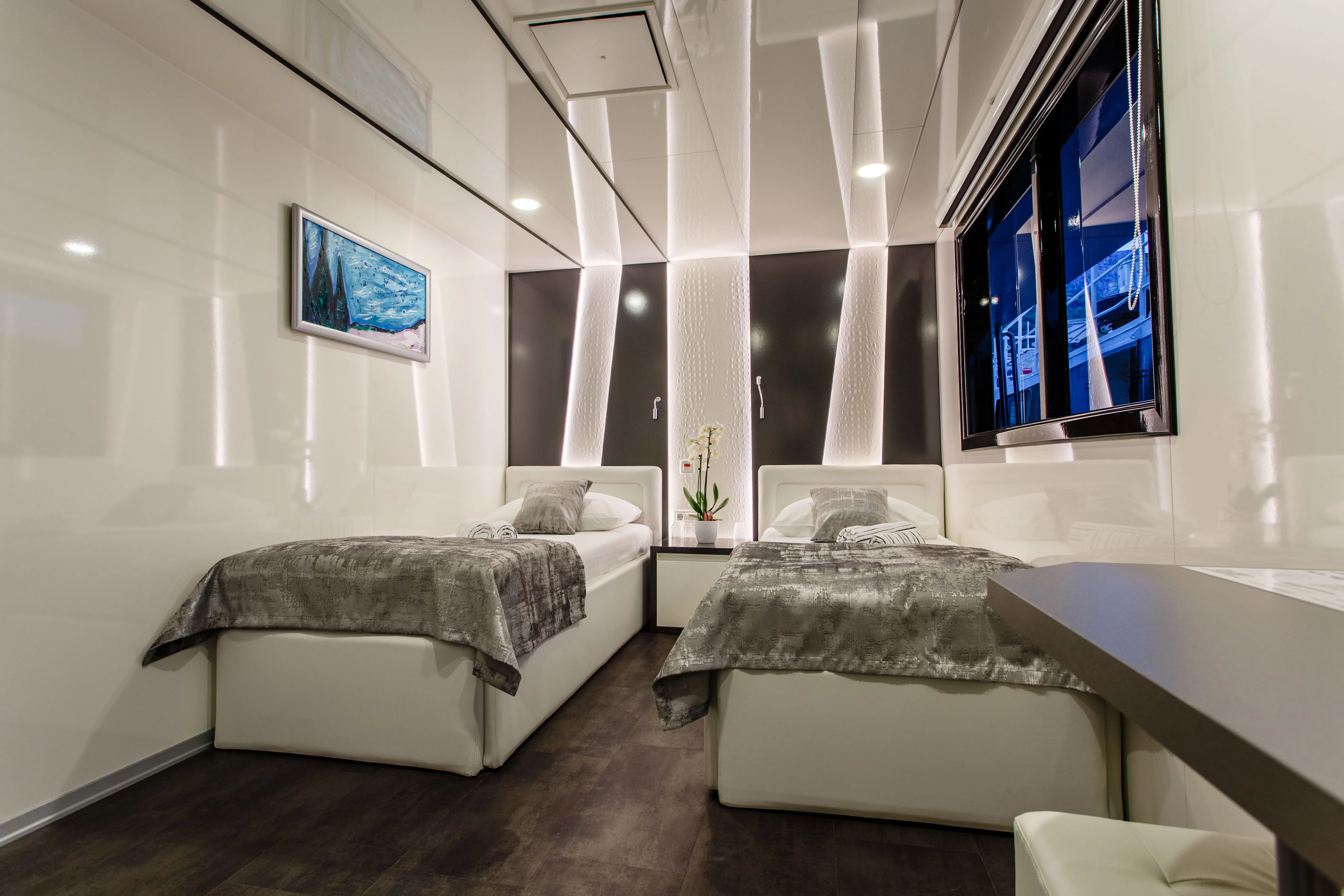Luxury Motor Yacht Ban — yacht photo 23