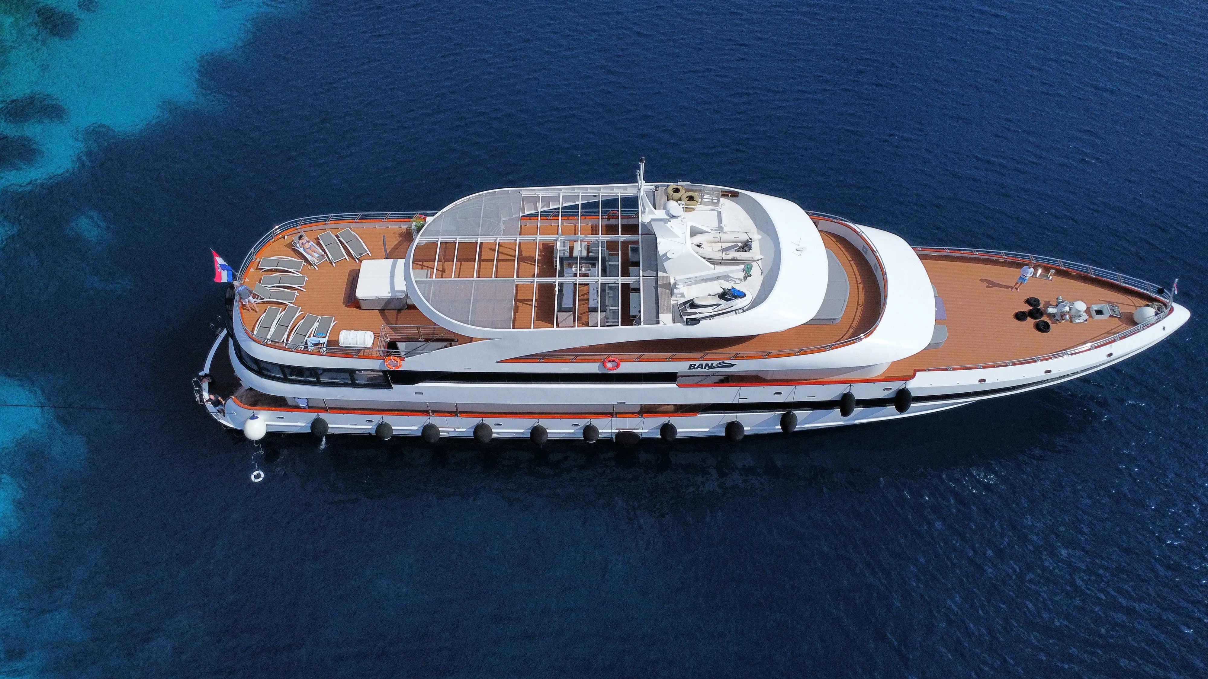 Luxury Motor Yacht Ban — yacht photo 38