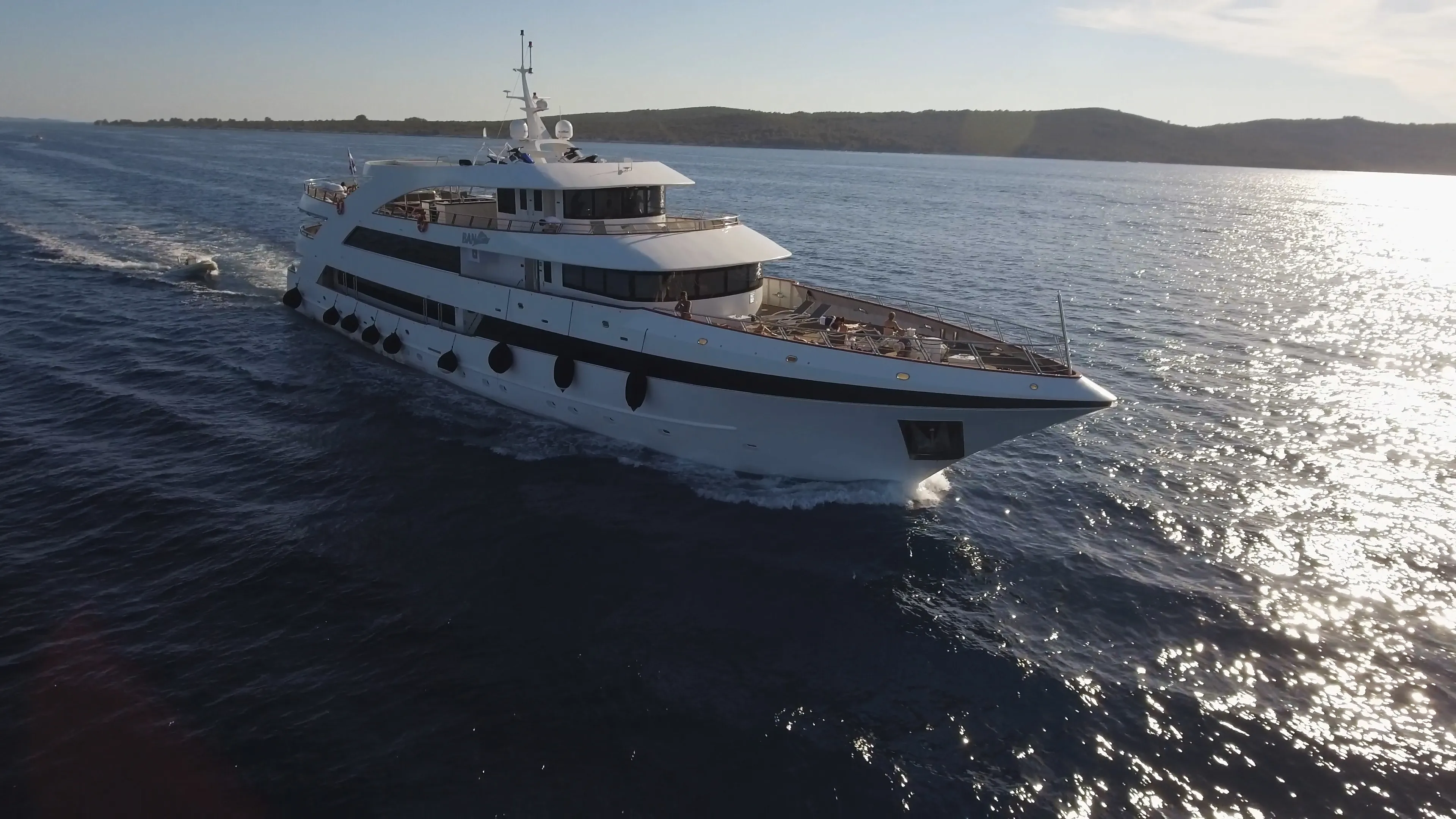 Luxury Motor Yacht Ban — yacht photo 6