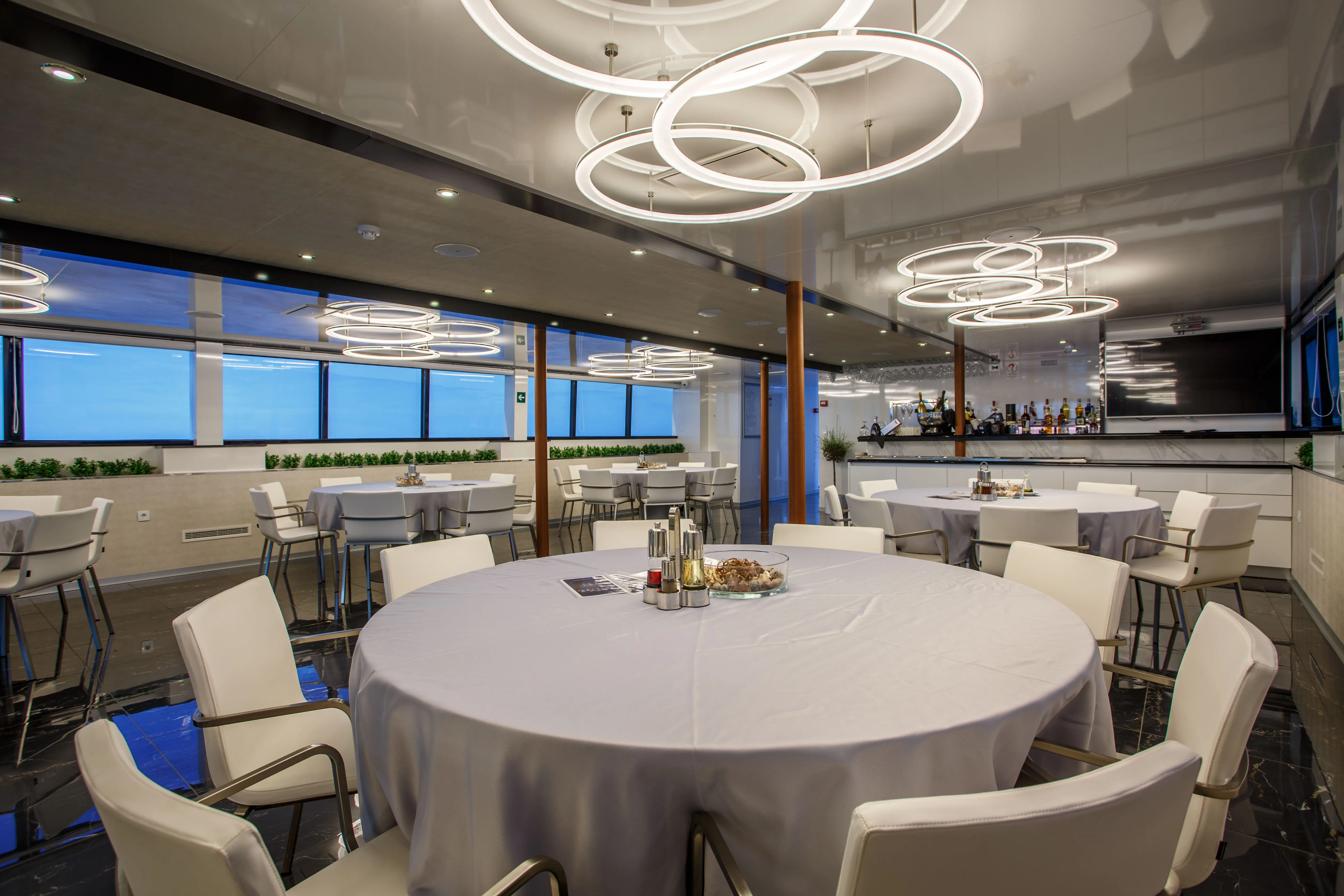 Luxury Motor Yacht Ban — yacht photo 31