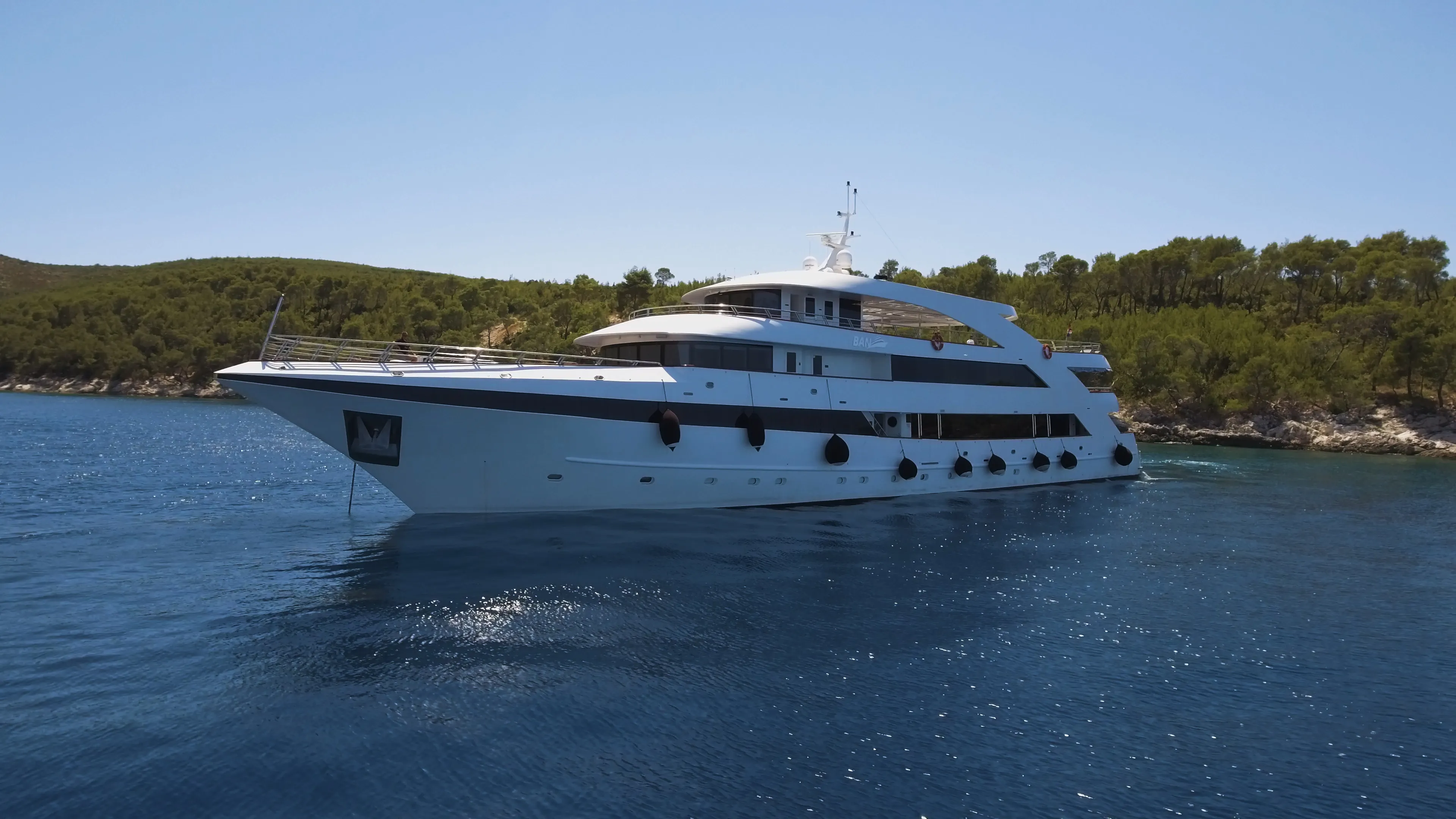 Luxury Motor Yacht Ban — yacht photo 21