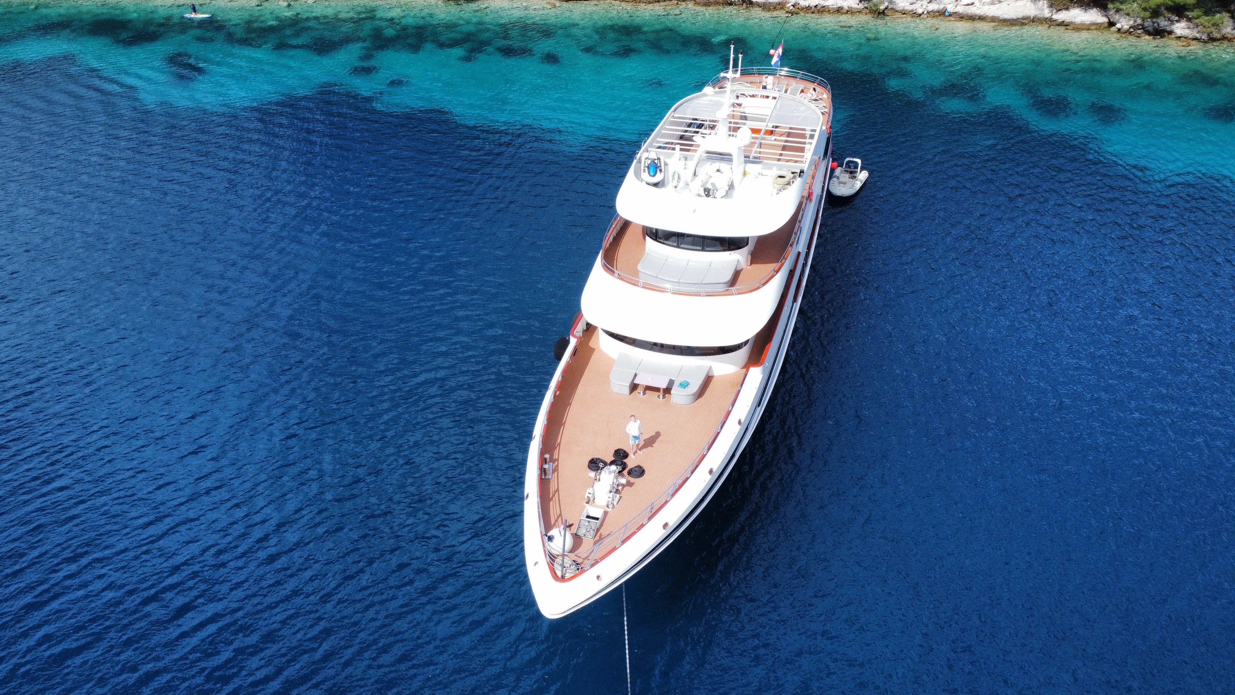 Luxury Motor Yacht Ban — yacht photo 15