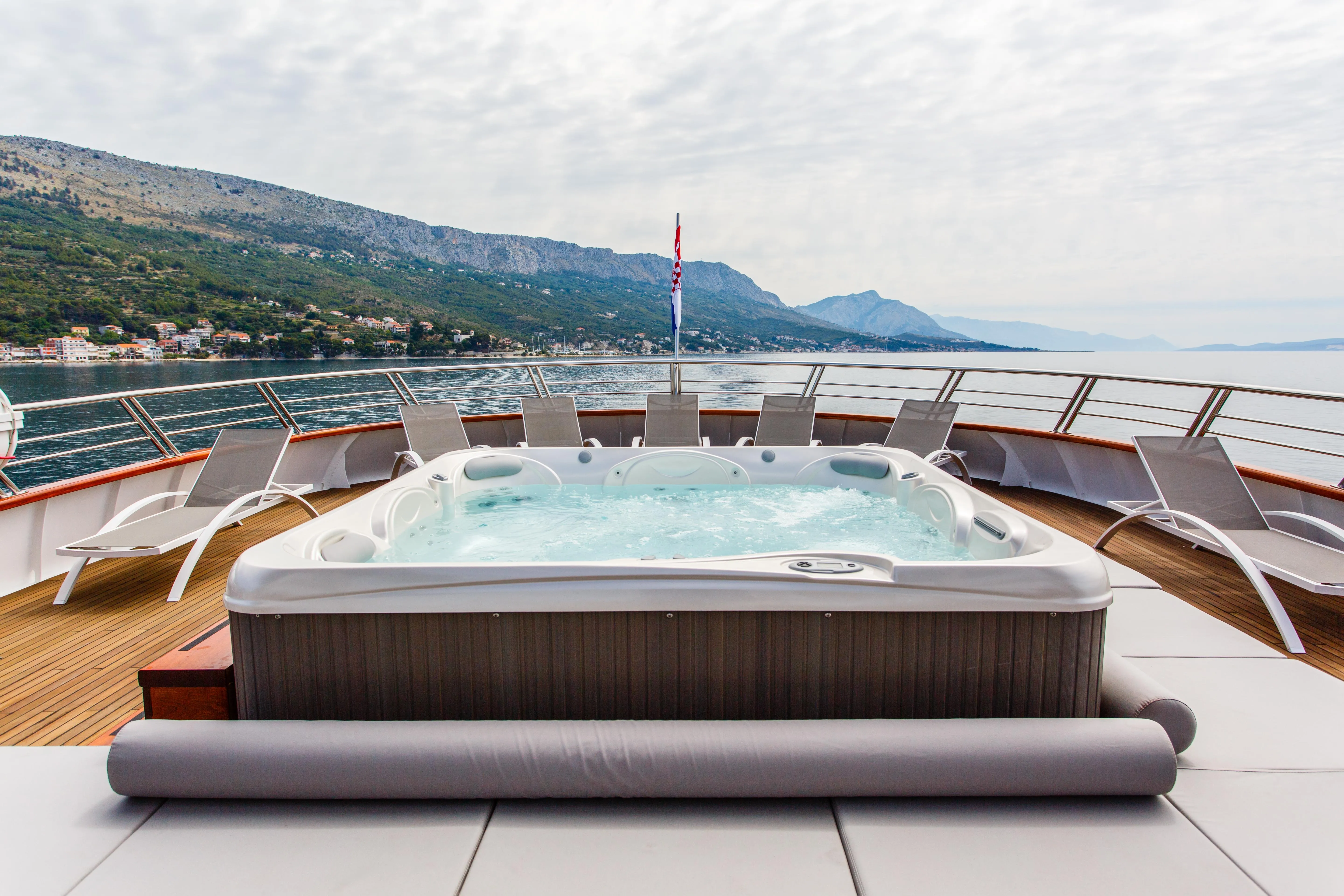 Luxury Motor Yacht Ban — yacht photo 35