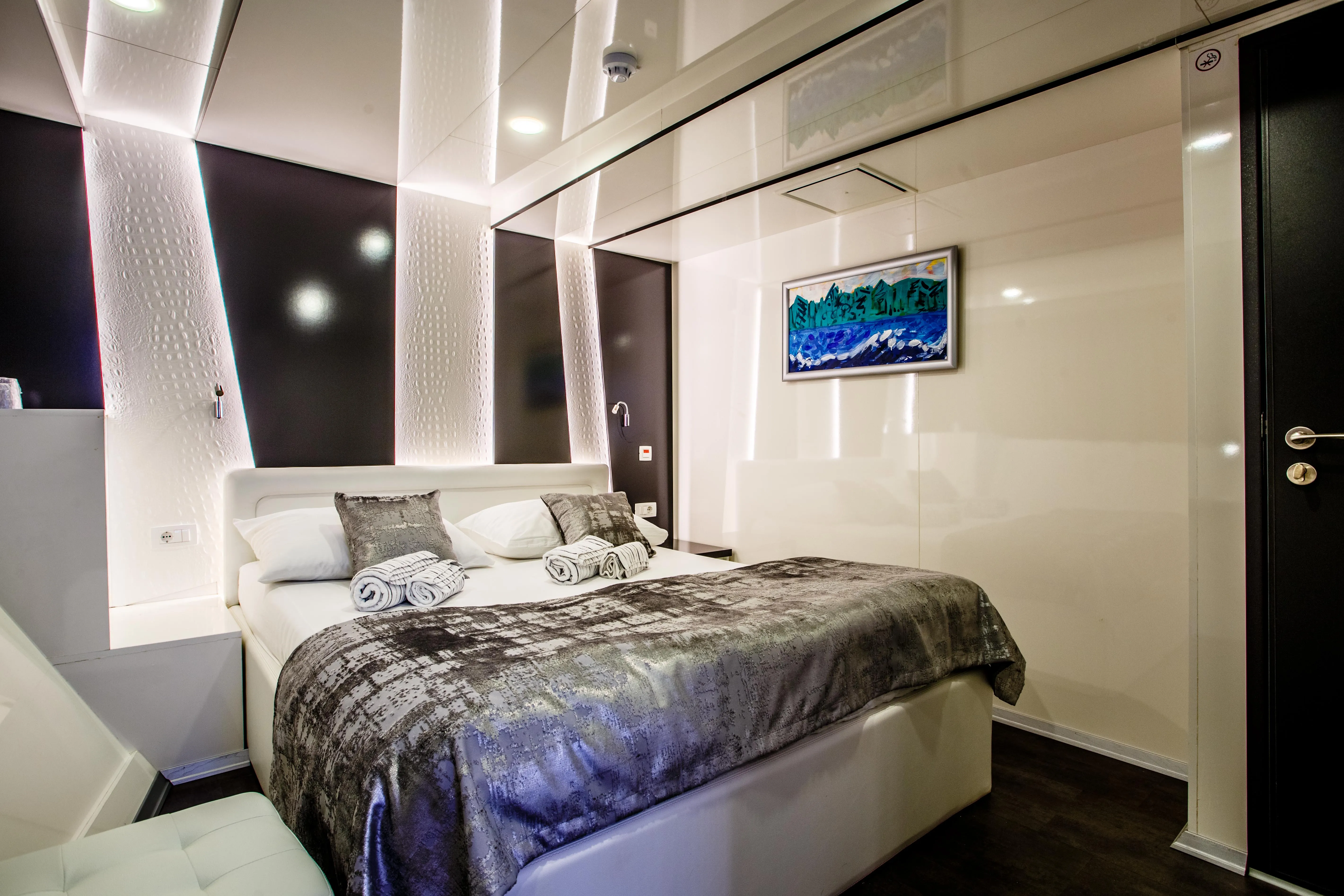 Luxury Motor Yacht Ban — yacht photo 41