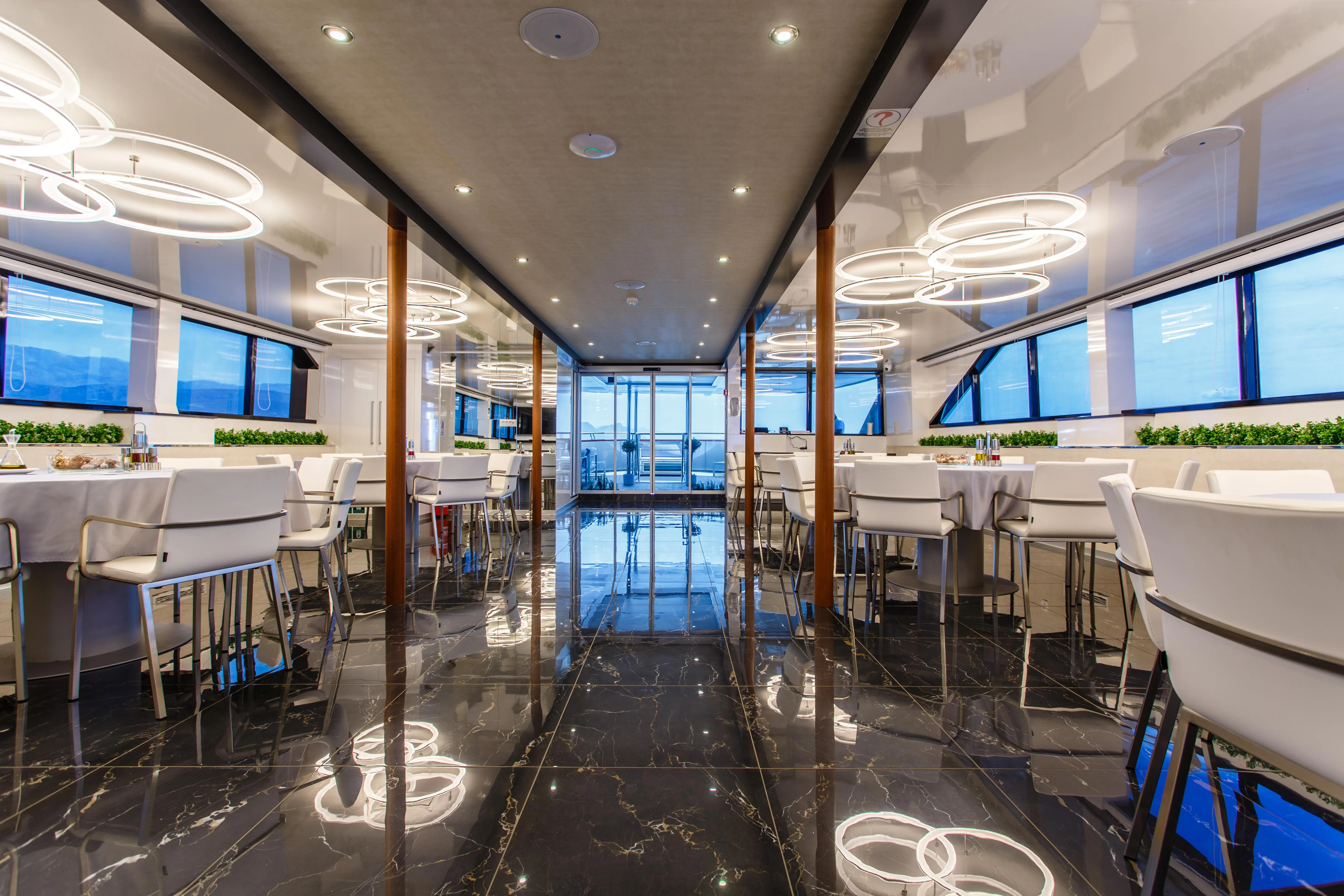 Luxury Motor Yacht Ban — yacht photo 18