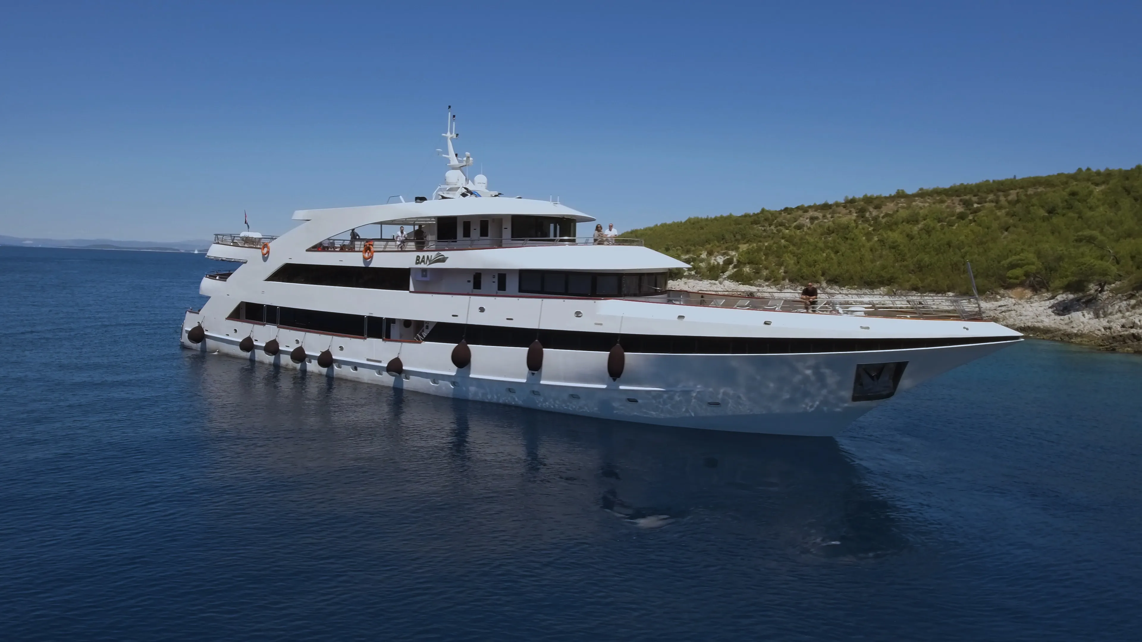 Luxury Motor Yacht Ban — yacht photo 14
