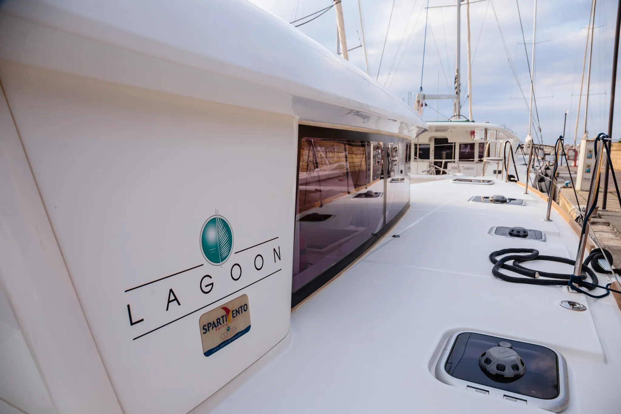 Lagoon 400 S2 Adorable - Standard line — Yachtfoto 2