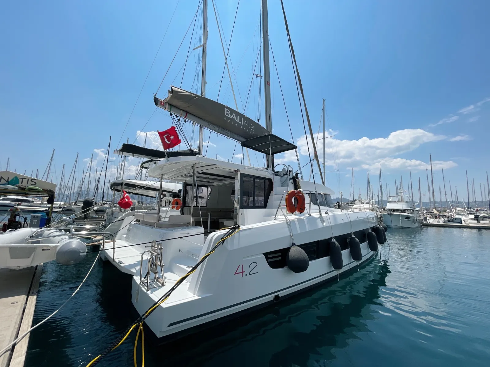 Bali 4.2 Bella II — jahtikuva 2