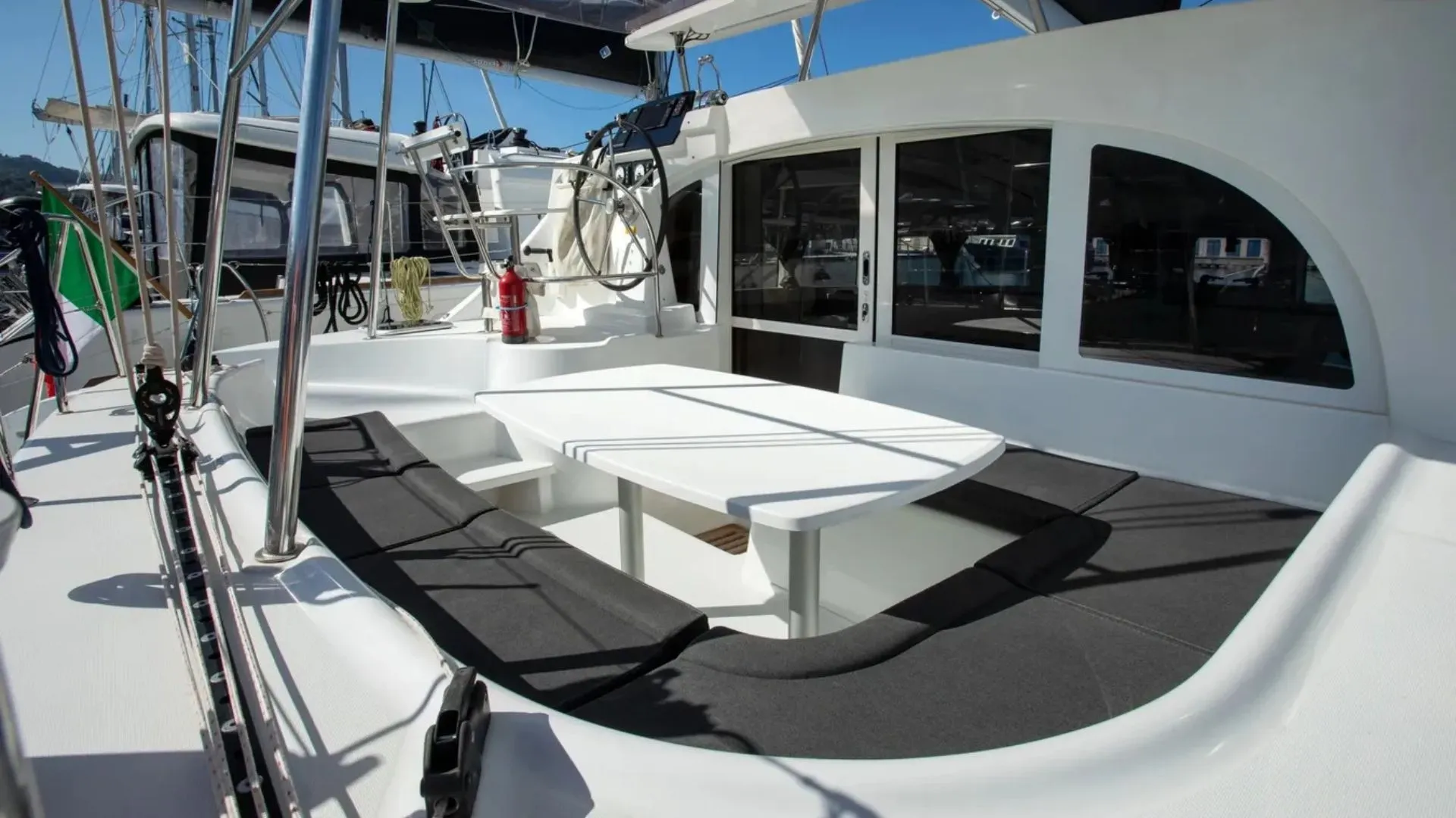 Lagoon 380 Ploto — yacht photo 8