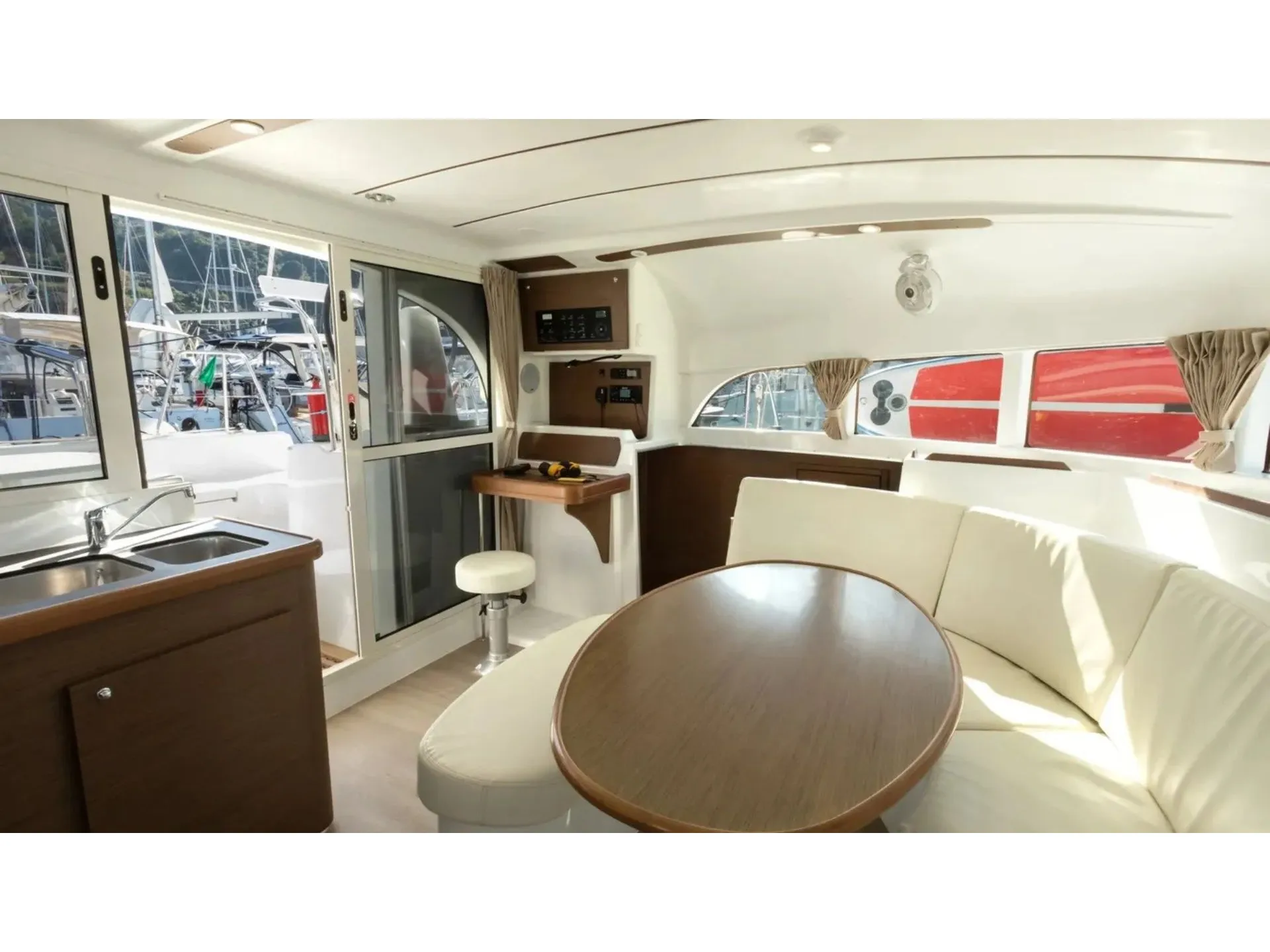 Lagoon 380 Ploto — yacht photo 5